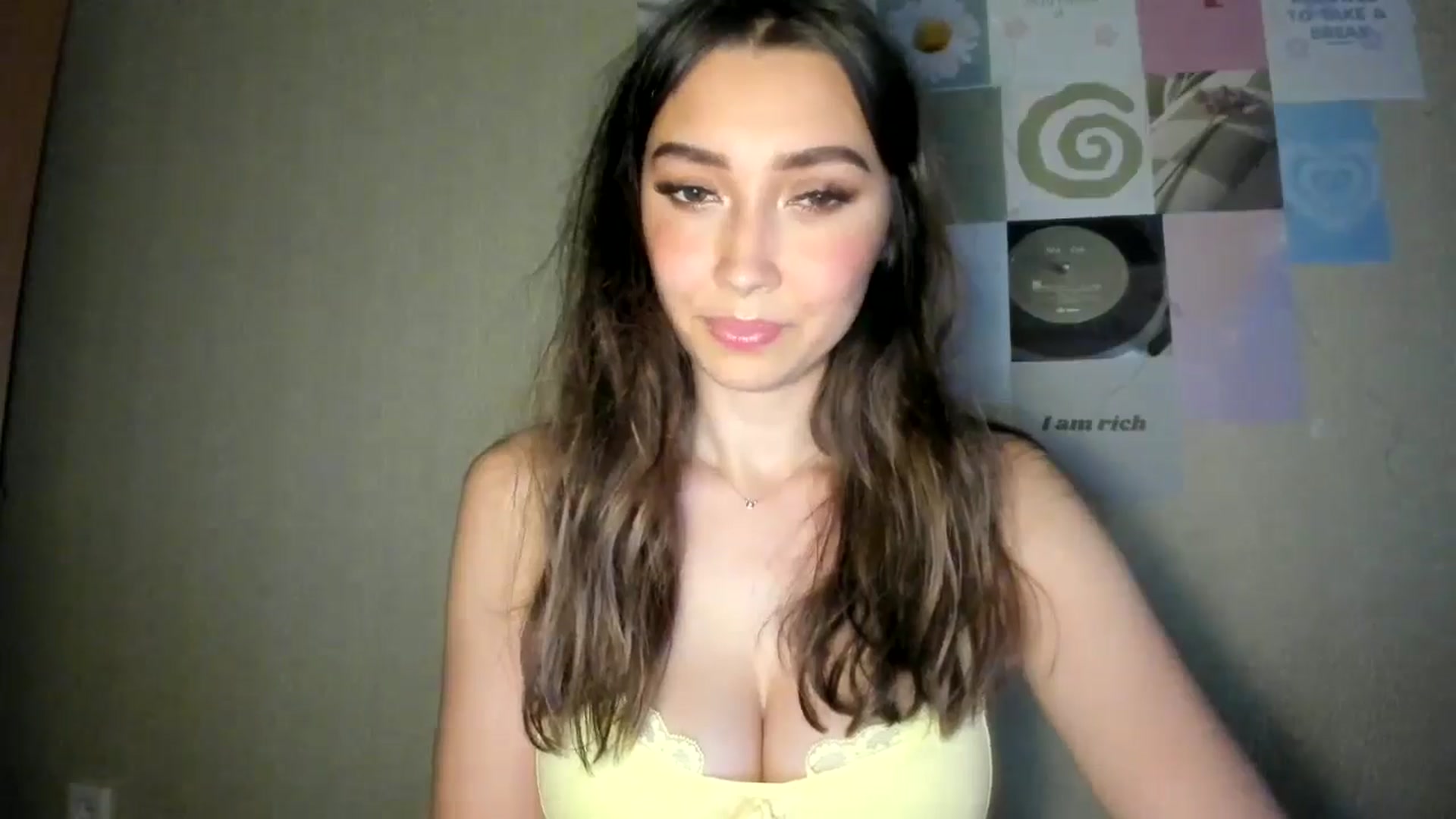 Gallery image thumbnail from LuckyHoneyyy's myfreecams stream on, 08/13/2024, 24:53 image 16 of 20