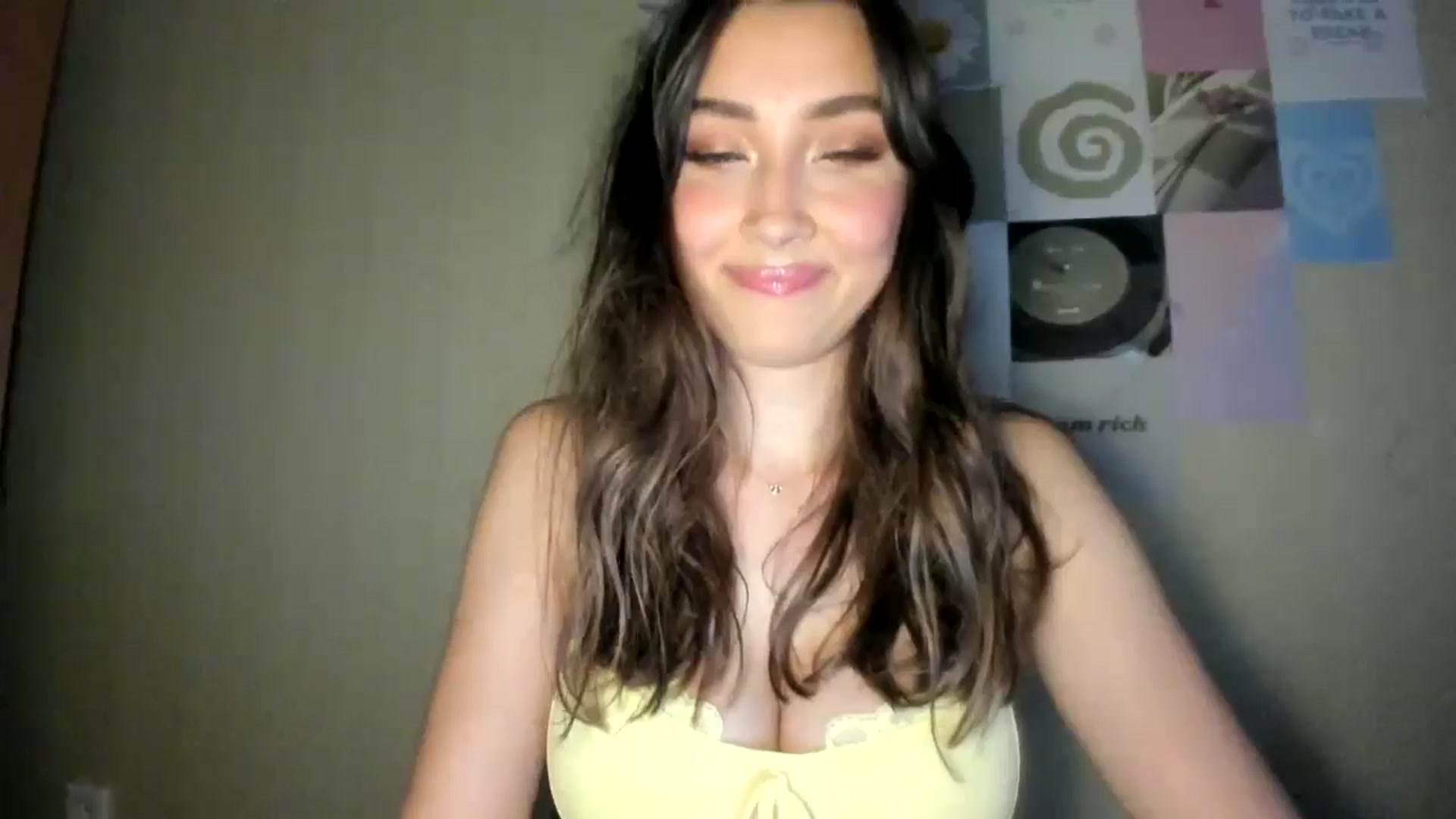 Gallery image thumbnail from LuckyHoneyyy's myfreecams stream on, 08/13/2024, 24:53 image 13 of 20