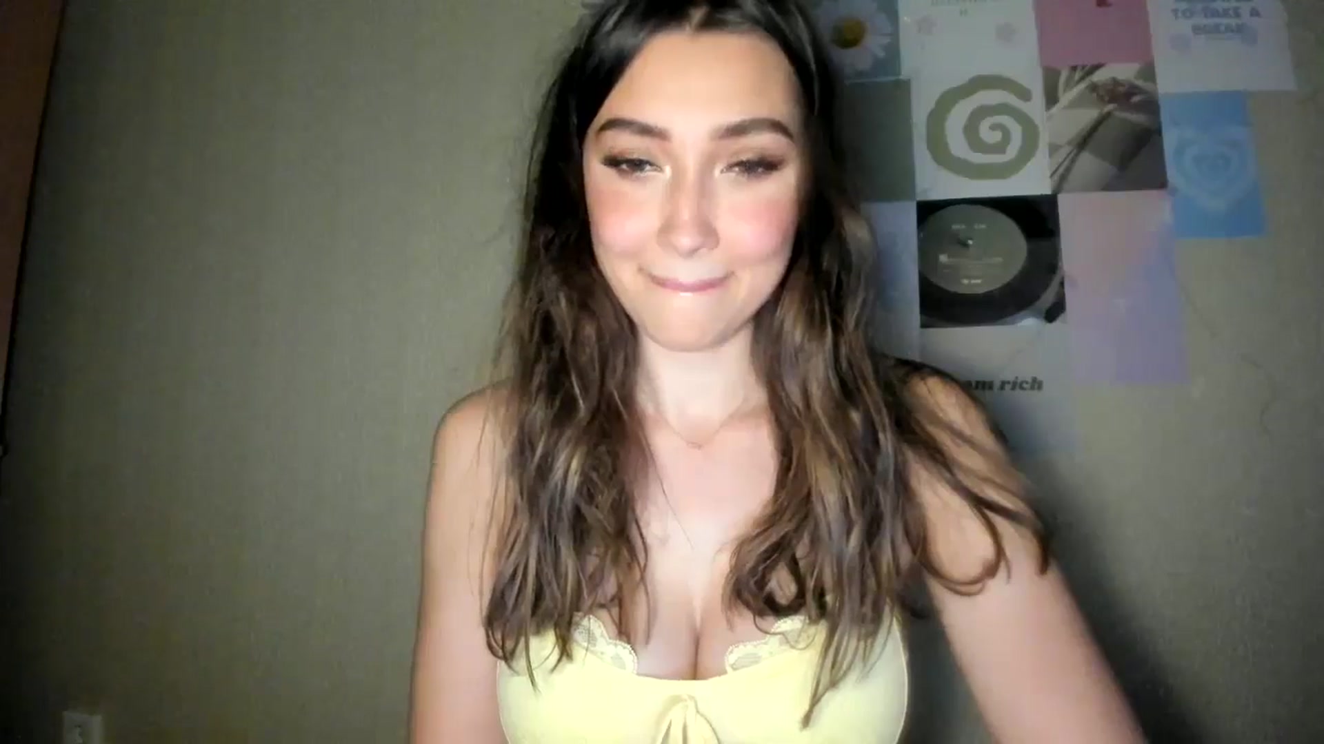 Gallery image thumbnail from LuckyHoneyyy's myfreecams stream on, 08/13/2024, 24:53 image 5 of 20