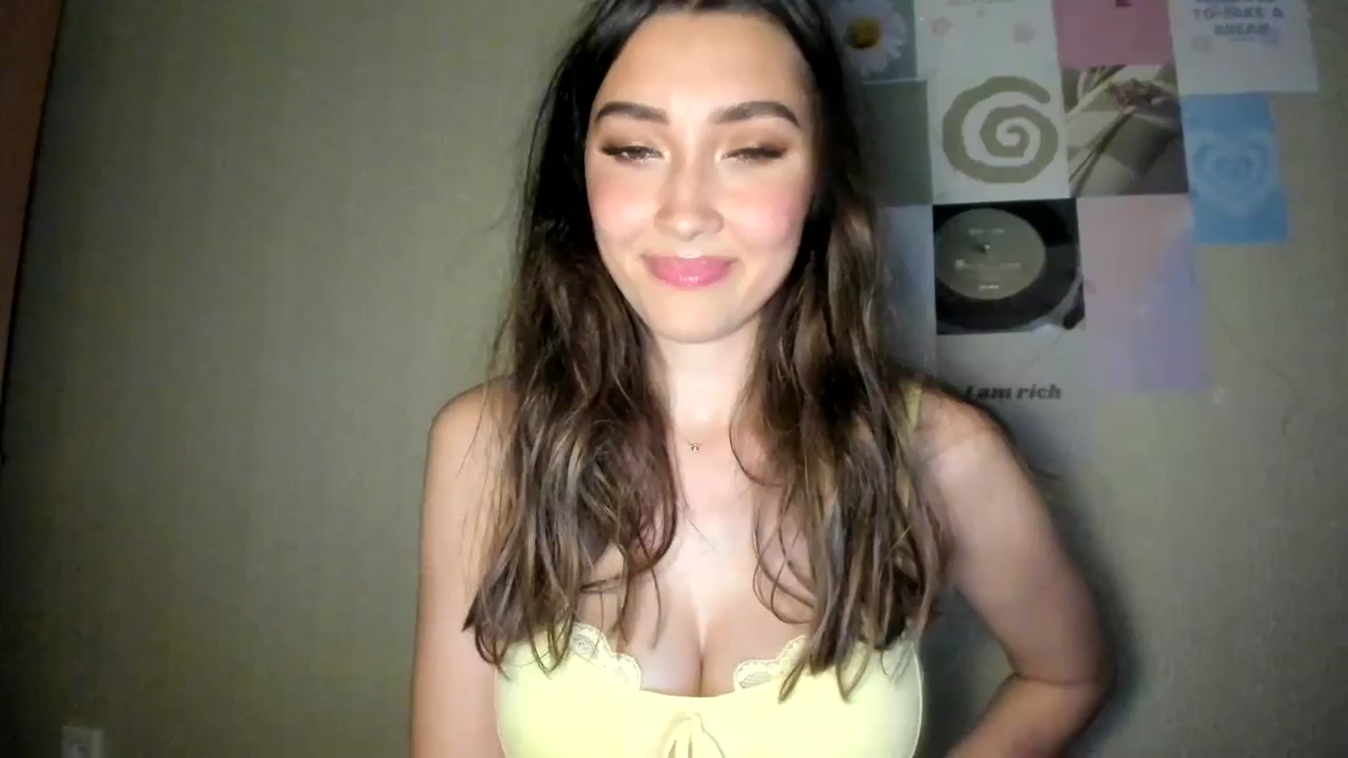 Gallery image thumbnail from LuckyHoneyyy's myfreecams stream on, 08/13/2024, 24:53 image 4 of 20