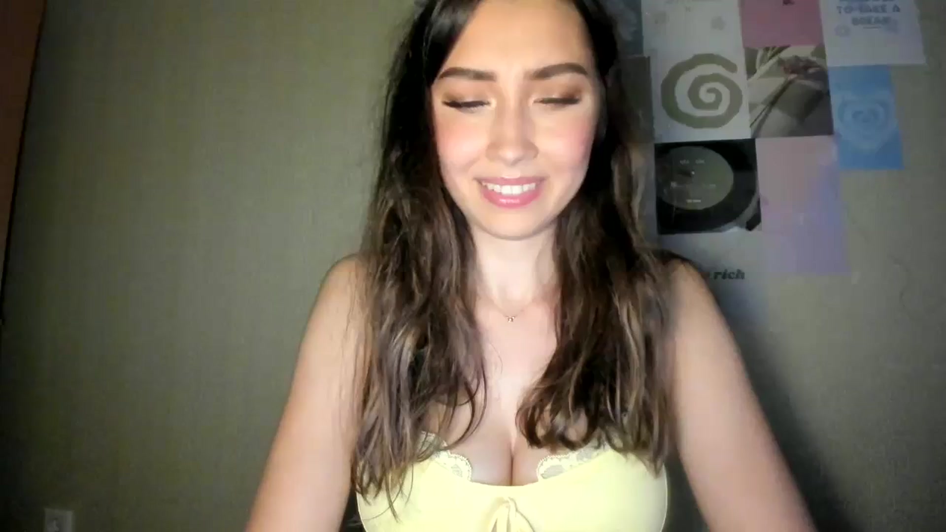 Gallery image thumbnail from LuckyHoneyyy's myfreecams stream on, 08/13/2024, 24:53 image 7 of 20