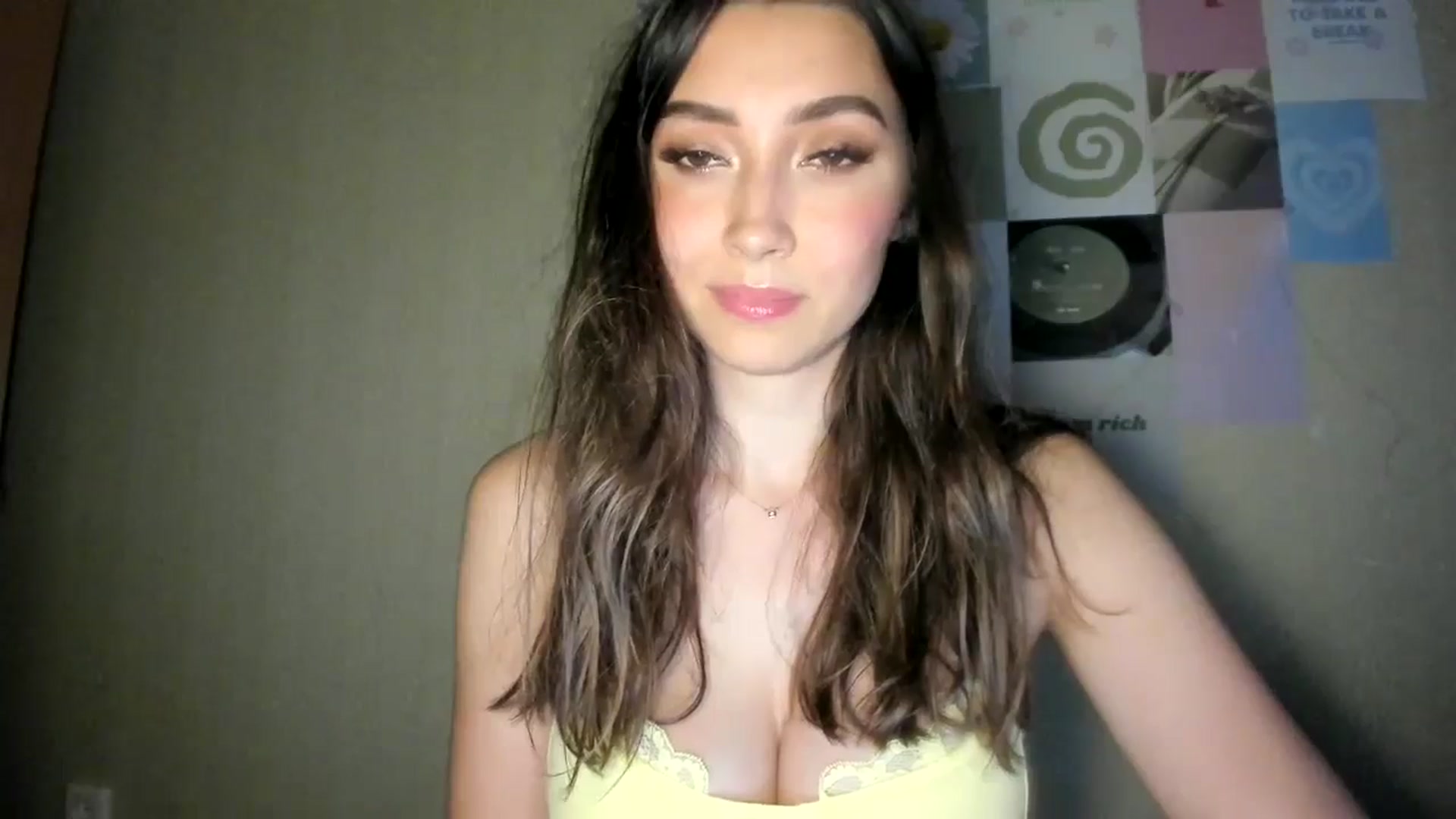 Gallery image thumbnail from LuckyHoneyyy's myfreecams stream on, 08/13/2024, 24:53 image 10 of 20
