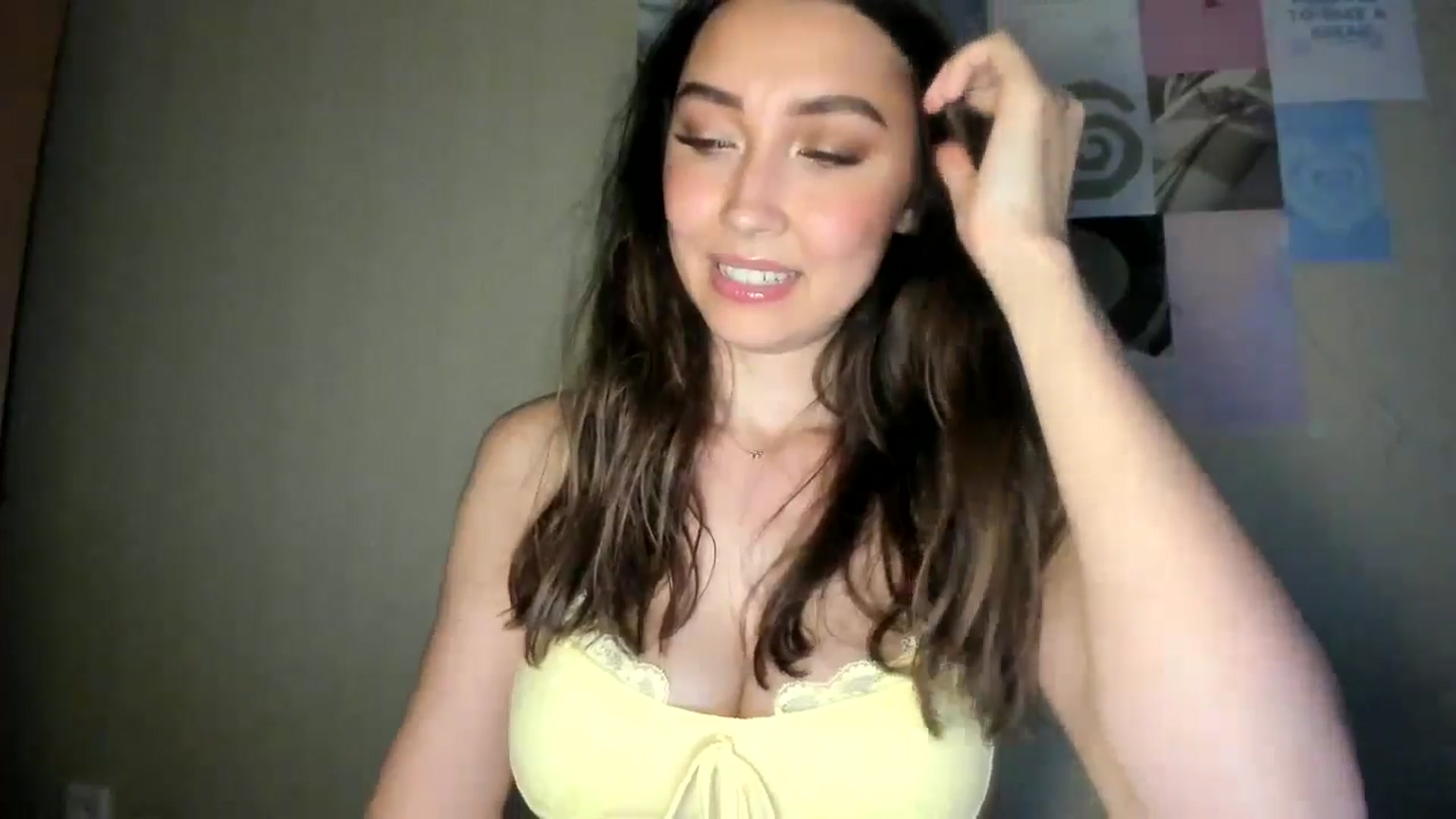 Gallery image thumbnail from LuckyHoneyyy's myfreecams stream on, 08/13/2024, 24:53 image 15 of 20