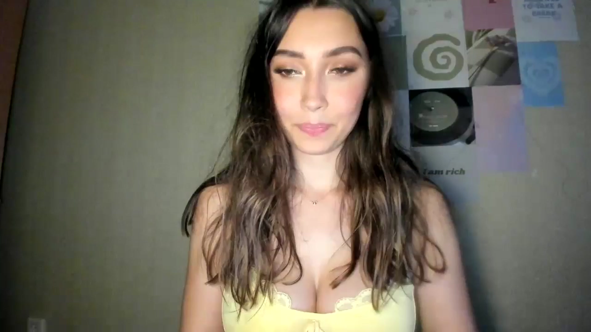 Gallery image thumbnail from LuckyHoneyyy's myfreecams stream on, 08/13/2024, 24:53 image 11 of 20