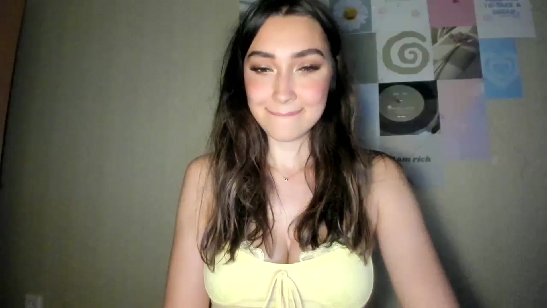 Gallery image thumbnail from LuckyHoneyyy's myfreecams stream on, 08/13/2024, 24:53 image 6 of 20