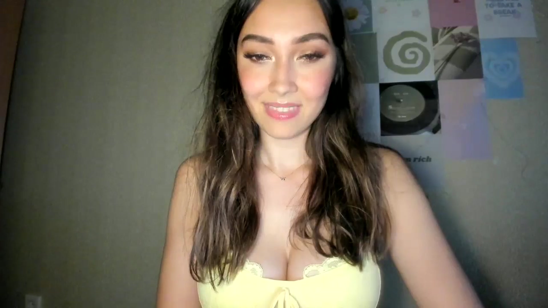 Gallery image thumbnail from LuckyHoneyyy's myfreecams stream on, 08/13/2024, 24:53 image 17 of 20