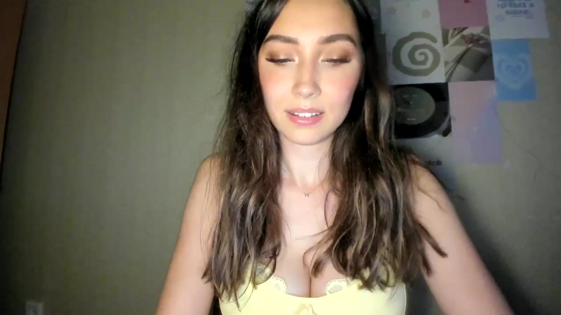 Gallery image thumbnail from LuckyHoneyyy's myfreecams stream on, 08/13/2024, 24:53 image 8 of 20