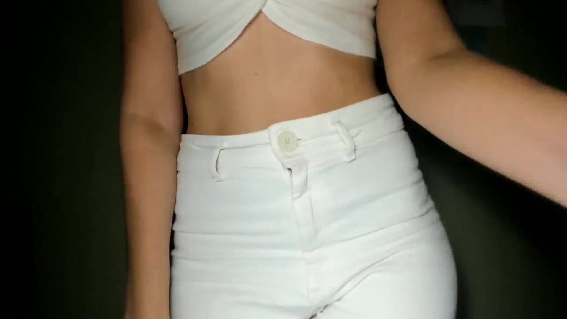 Gallery image thumbnail from LuckyHoneyyy's myfreecams stream on, 08/14/2024, 24:03 image 20 of 20