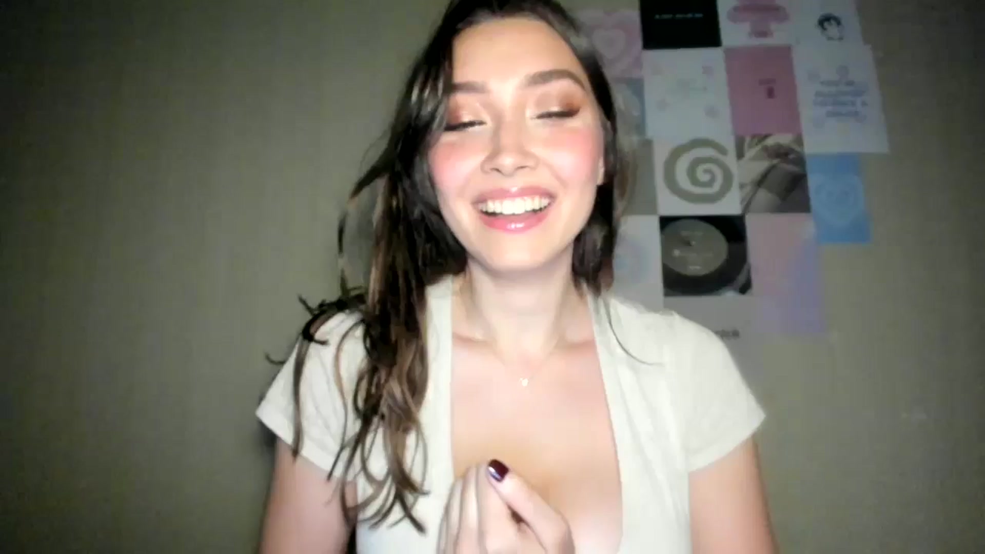 Gallery image thumbnail from LuckyHoneyyy's myfreecams stream on, 08/17/2024, 22:58 image 19 of 20