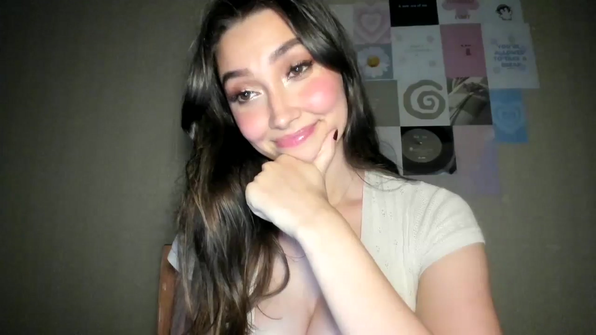 Gallery image thumbnail from LuckyHoneyyy's myfreecams stream on, 08/18/2024, 24:30 image 6 of 20