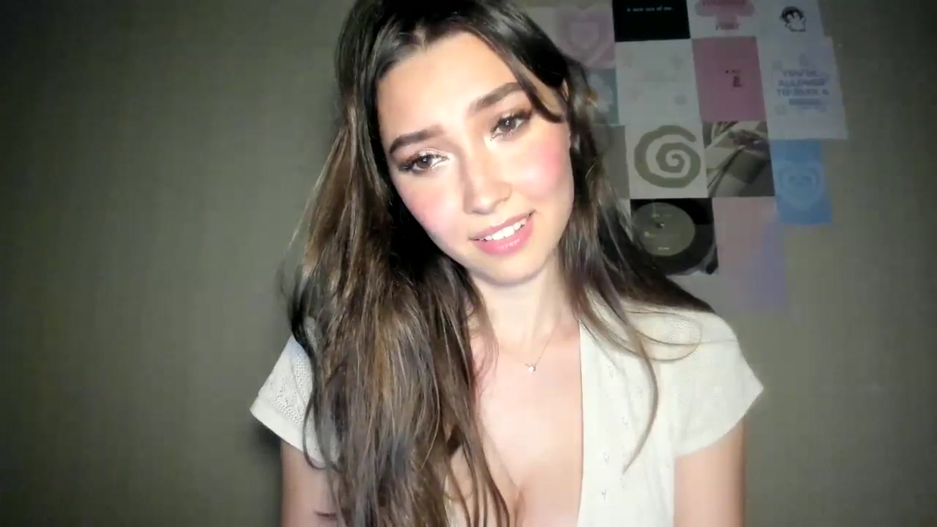 Gallery image thumbnail from LuckyHoneyyy's myfreecams stream on, 08/18/2024, 01:27 image 5 of 20