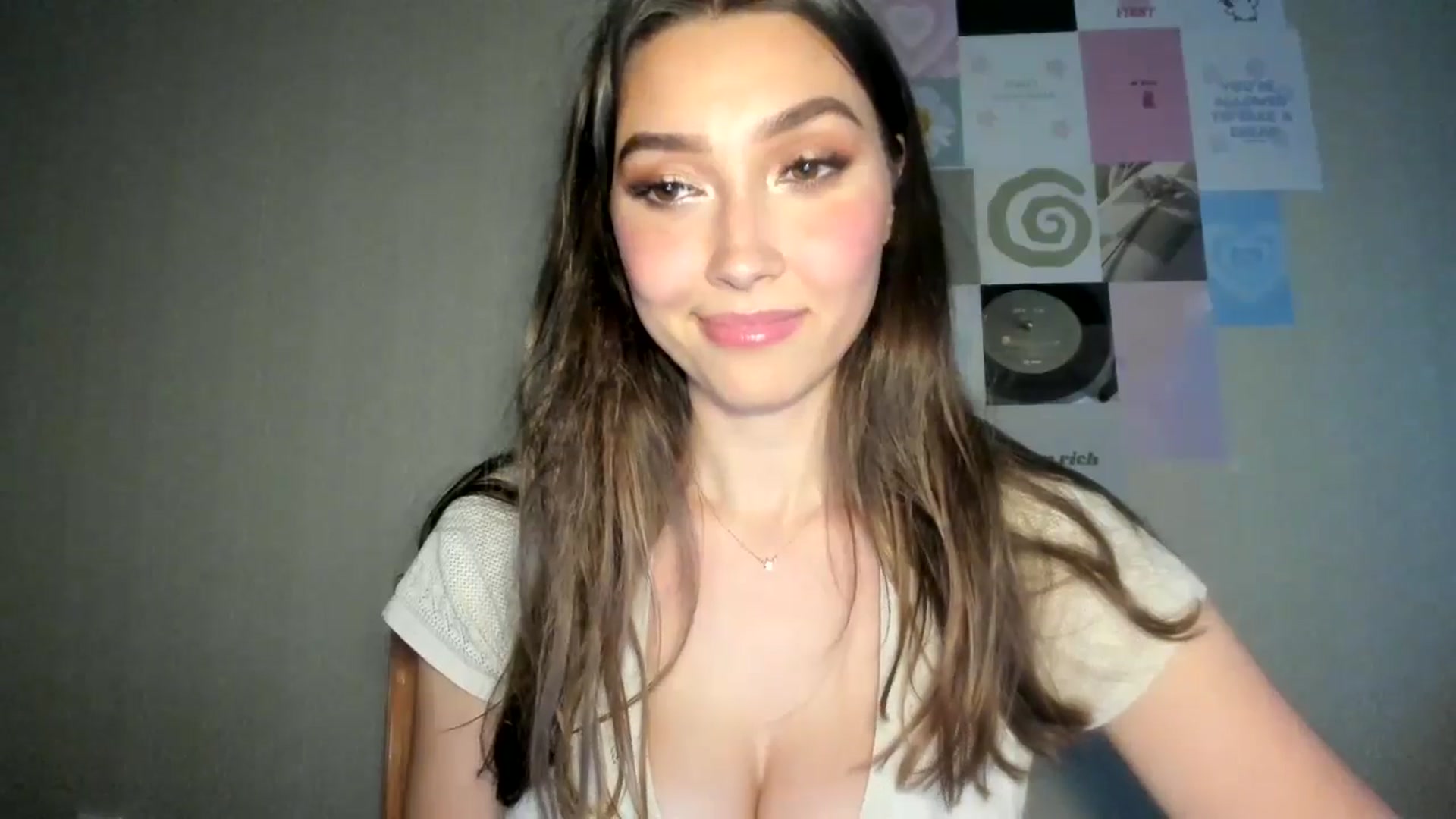 Gallery image thumbnail from LuckyHoneyyy's myfreecams stream on, 08/18/2024, 01:27 image 19 of 20