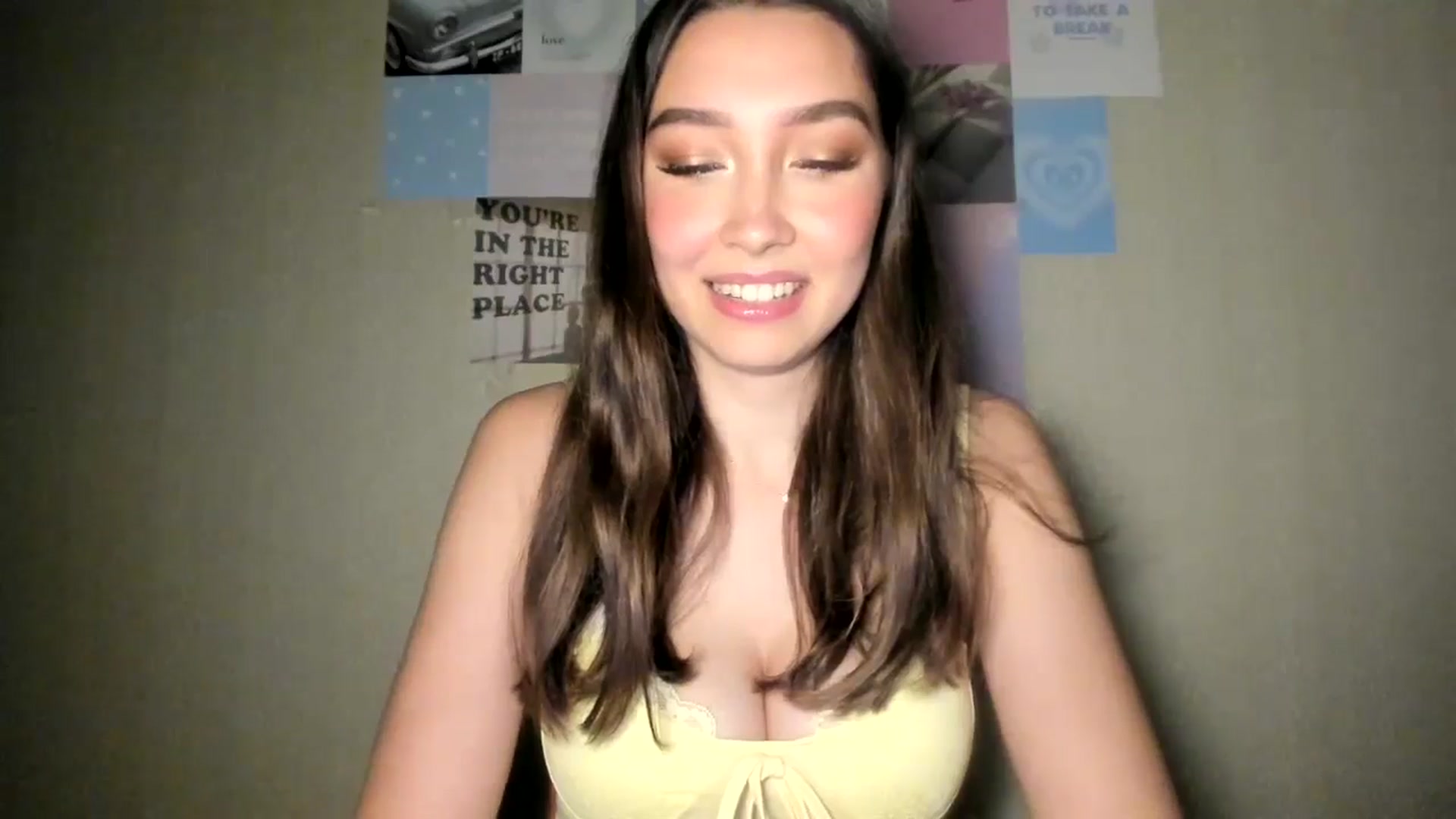 Gallery image thumbnail from LuckyHoneyyy's myfreecams stream on, 08/22/2024, 01:39 image 3 of 20