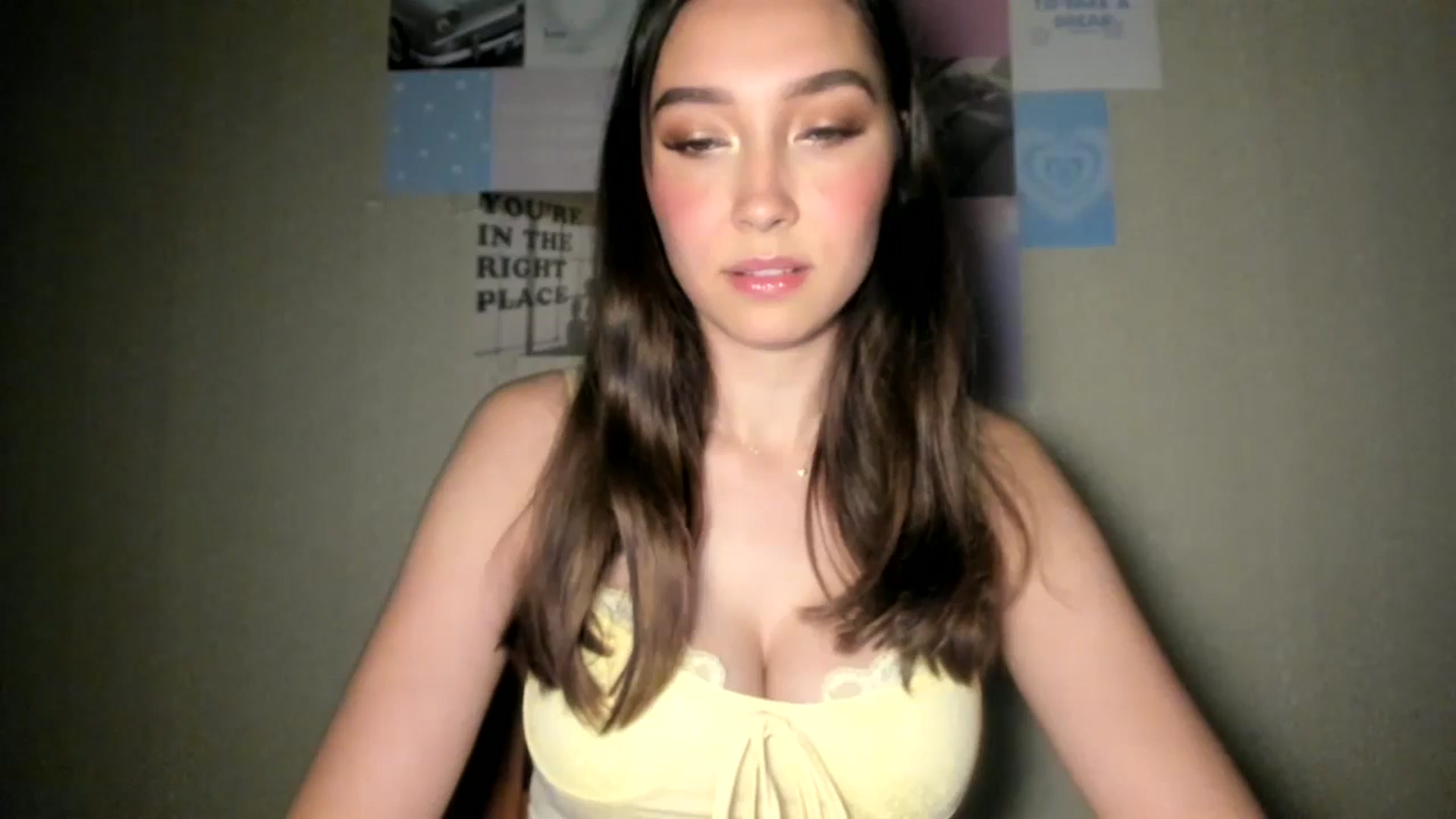 Gallery image thumbnail from LuckyHoneyyy's myfreecams stream on, 08/22/2024, 01:39 image 6 of 20
