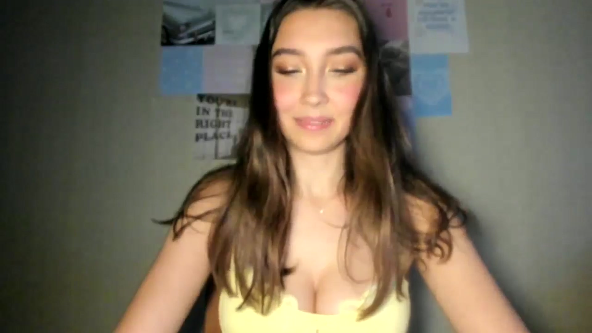 Gallery image thumbnail from LuckyHoneyyy's myfreecams stream on, 08/22/2024, 01:39 image 19 of 20