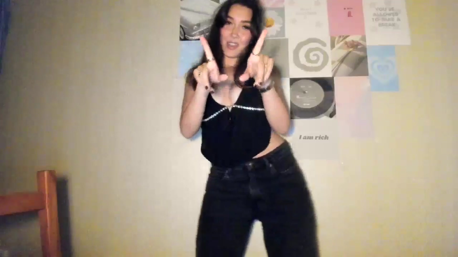Gallery image thumbnail from LuckyHoneyyy's myfreecams stream on, 08/30/2024, 21:23 image 9 of 20