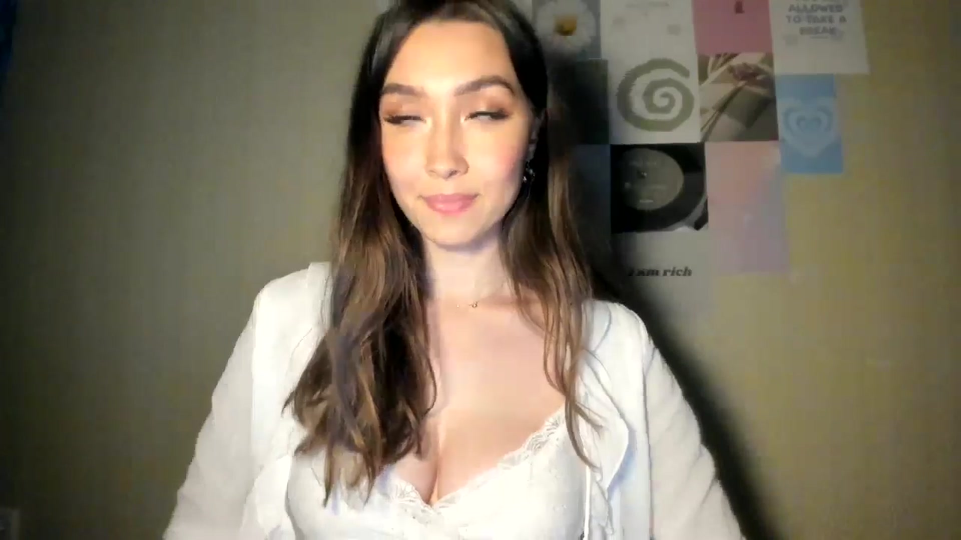 Gallery image thumbnail from LuckyHoneyyy's myfreecams stream on, 08/30/2024, 23:53 image 15 of 20