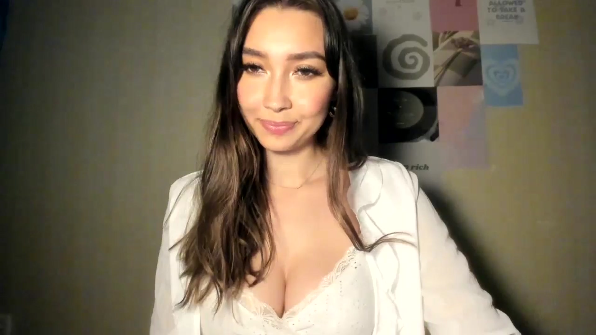 Gallery image thumbnail from LuckyHoneyyy's myfreecams stream on, 08/30/2024, 23:53 image 12 of 20