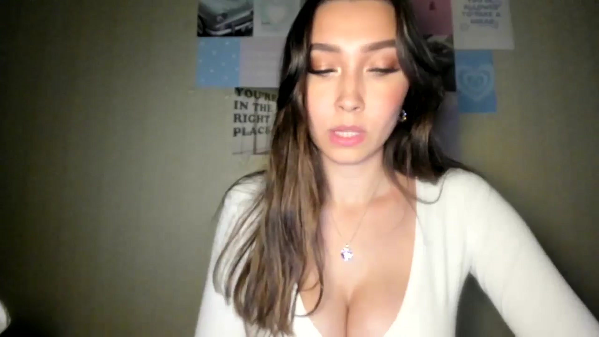 Gallery image thumbnail from LuckyHoneyyy's myfreecams stream on, 09/22/2024, 01:36 image 19 of 20