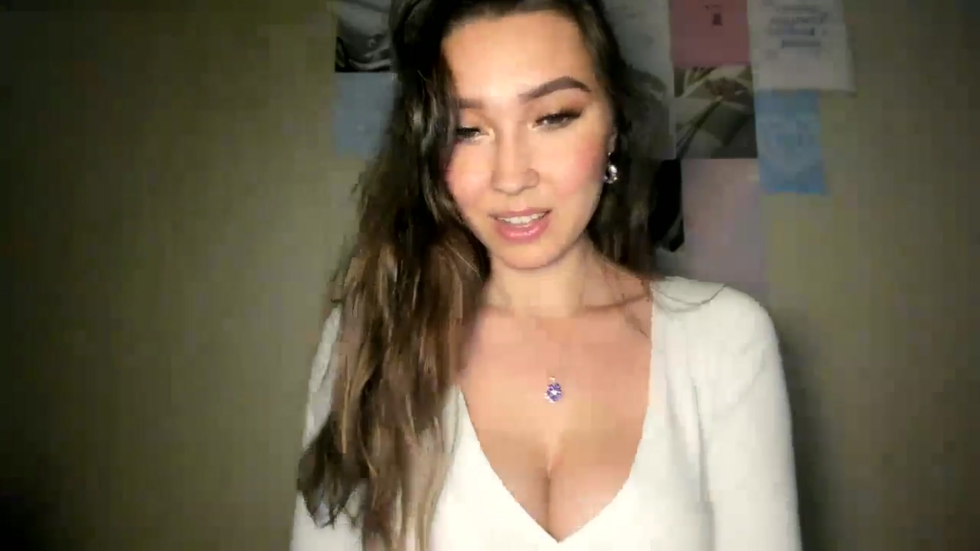 Gallery image thumbnail from LuckyHoneyyy's myfreecams stream on, 09/22/2024, 01:36 image 6 of 20