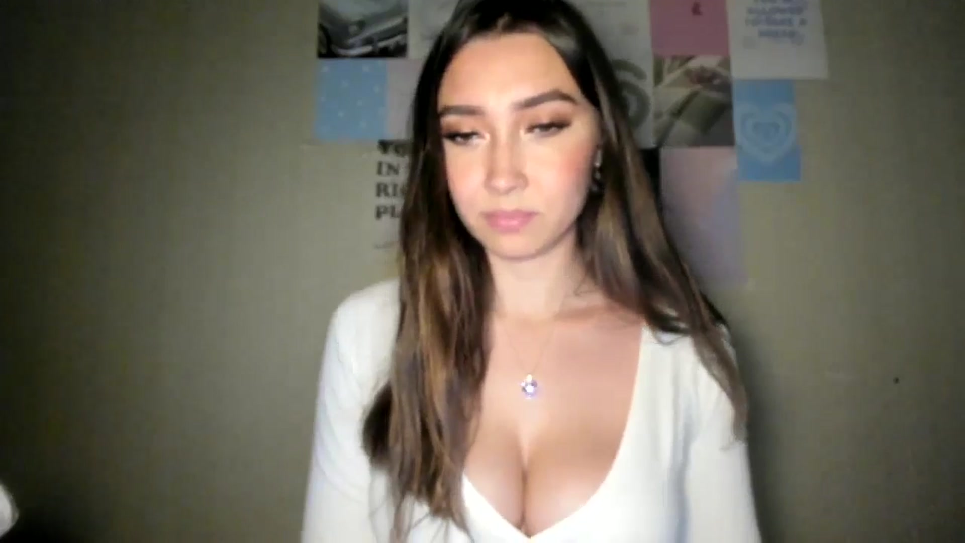 Gallery image thumbnail from LuckyHoneyyy's myfreecams stream on, 09/22/2024, 01:36 image 18 of 20