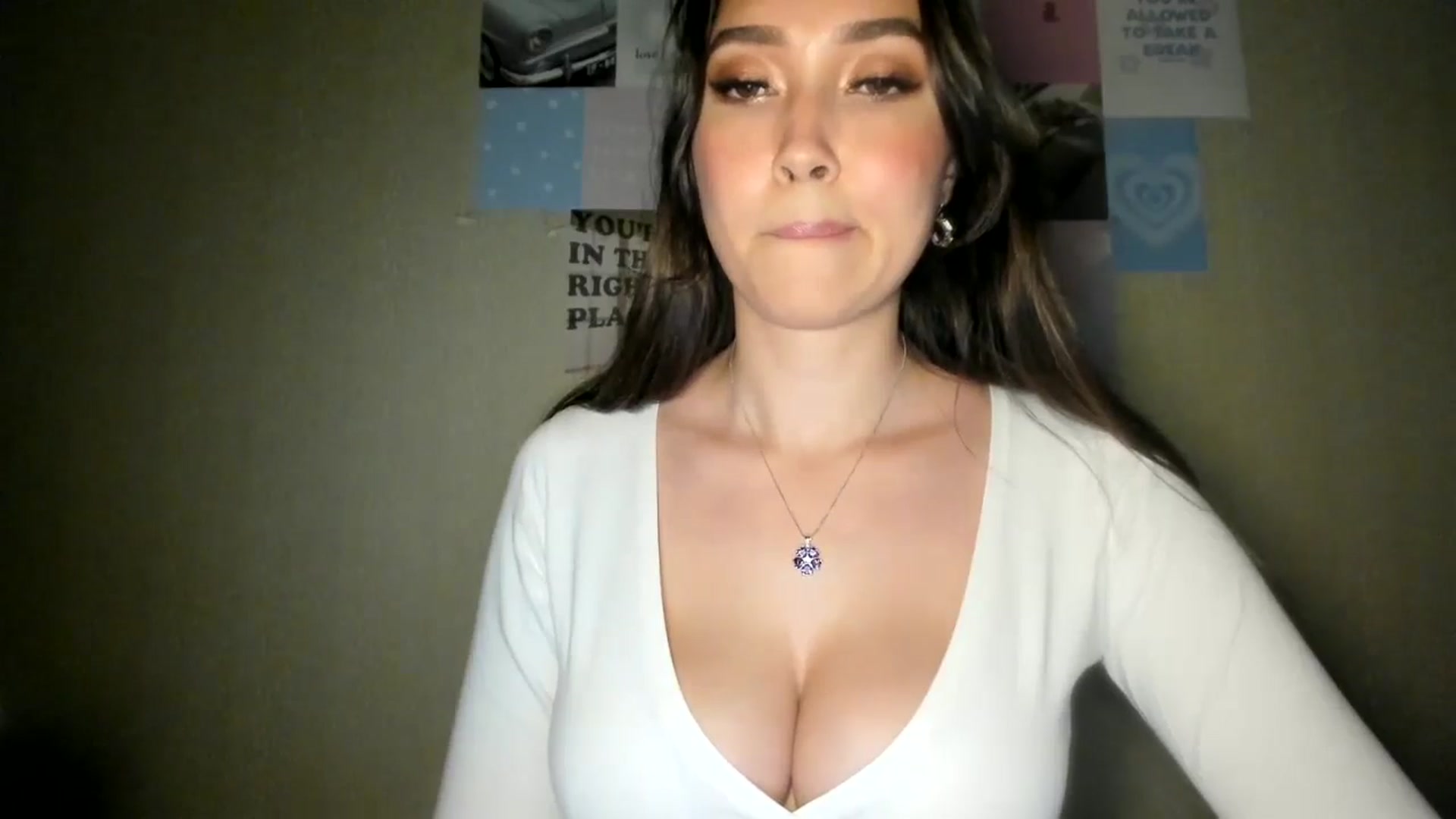 Gallery image thumbnail from LuckyHoneyyy's myfreecams stream on, 09/22/2024, 01:36 image 13 of 20