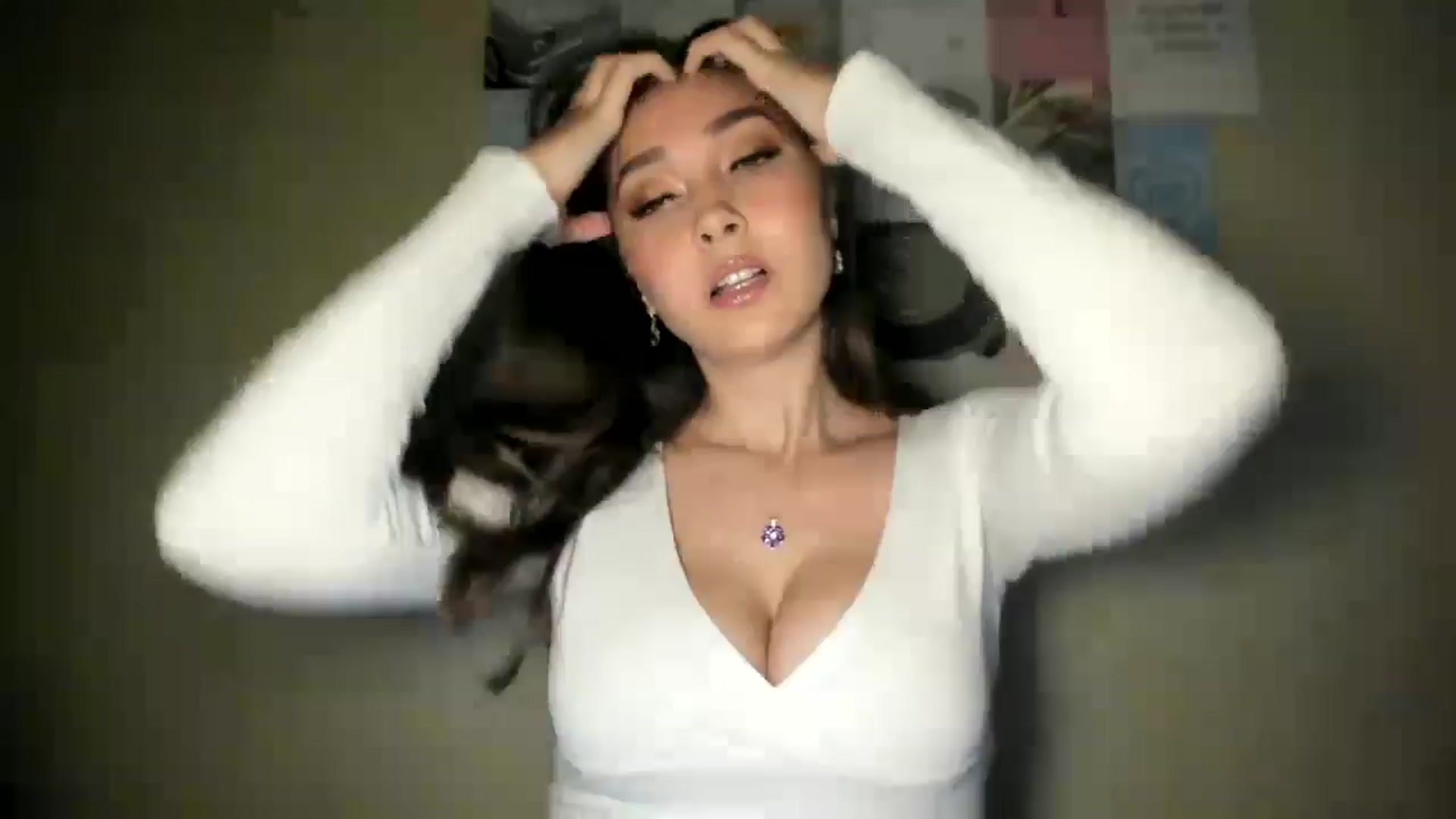 Gallery image thumbnail from LuckyHoneyyy's myfreecams stream on, 09/22/2024, 01:36 image 1 of 20