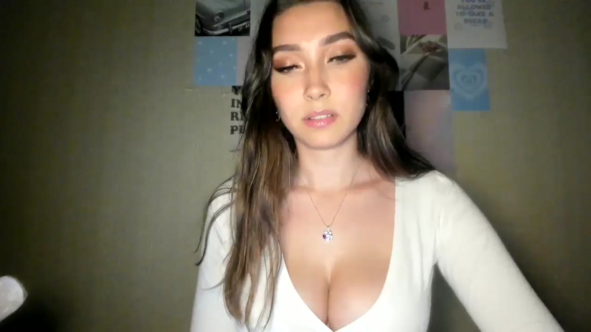 Gallery image thumbnail from LuckyHoneyyy's myfreecams stream on, 09/22/2024, 01:36 image 15 of 20