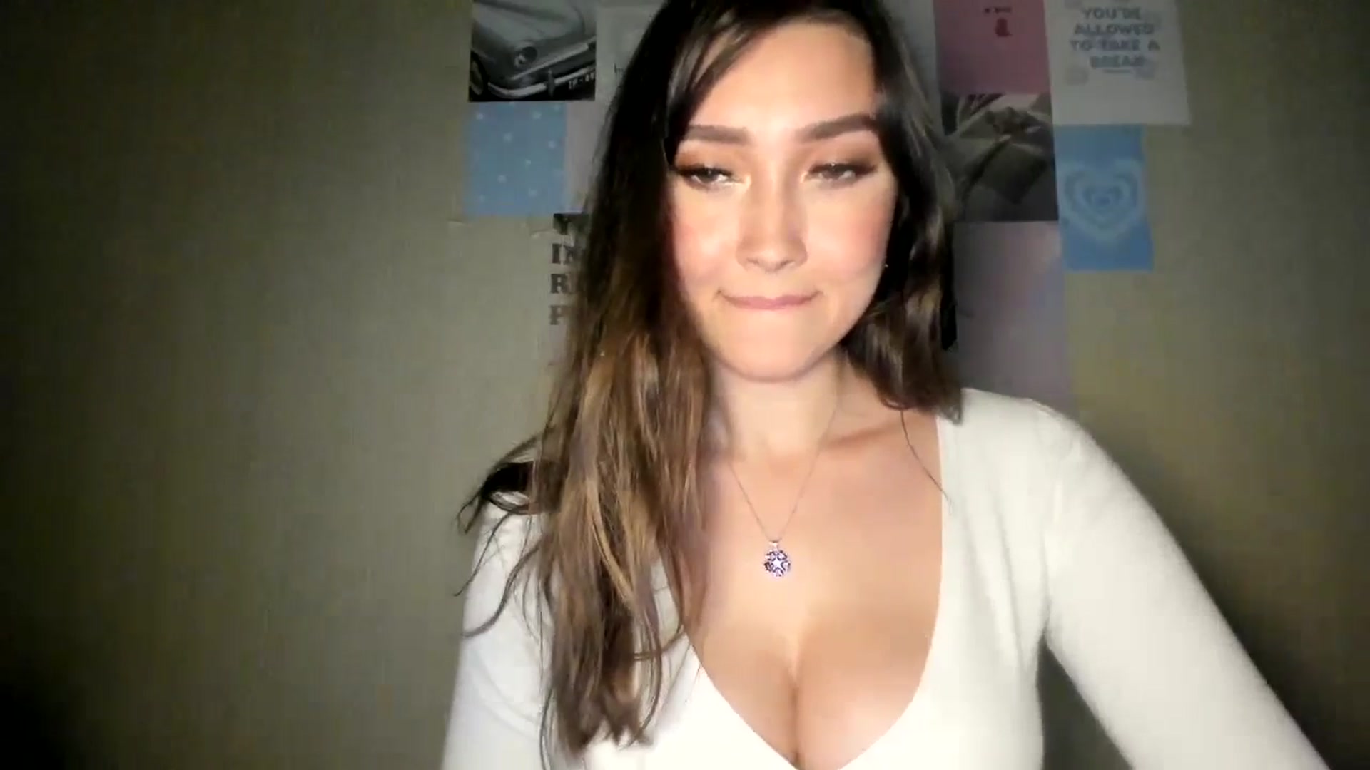 Gallery image thumbnail from LuckyHoneyyy's myfreecams stream on, 09/22/2024, 01:36 image 5 of 20