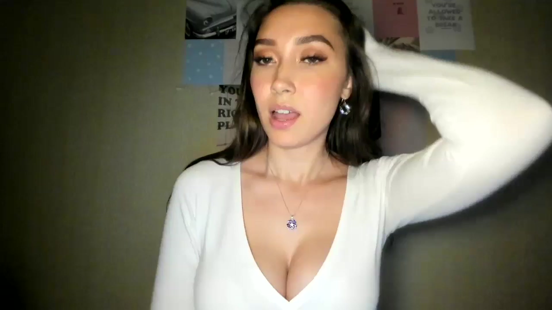 Gallery image thumbnail from LuckyHoneyyy's myfreecams stream on, 09/22/2024, 01:36 image 9 of 20