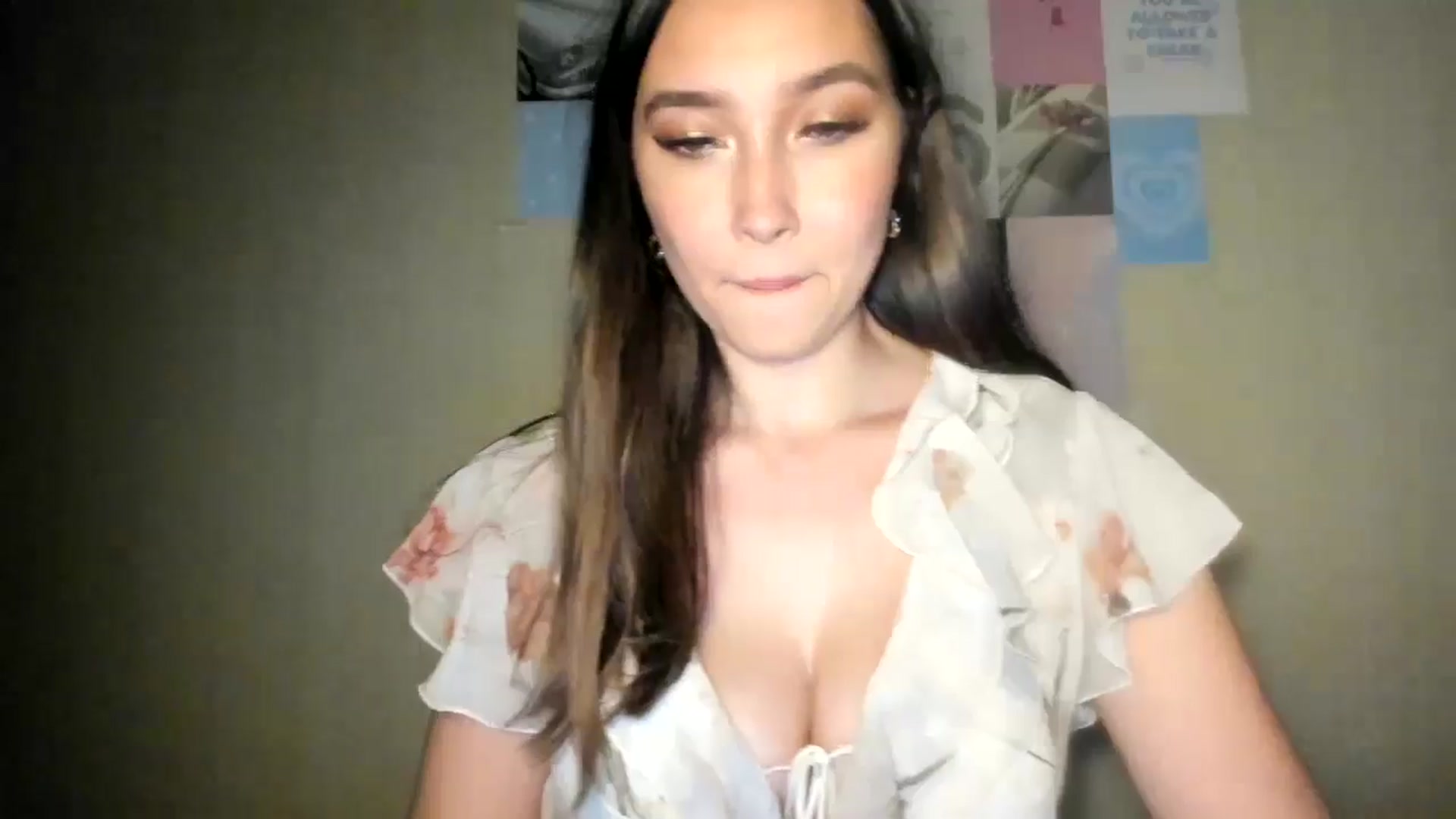 Gallery image thumbnail from LuckyHoneyyy's myfreecams stream on, 09/23/2024, 24:48 image 20 of 20