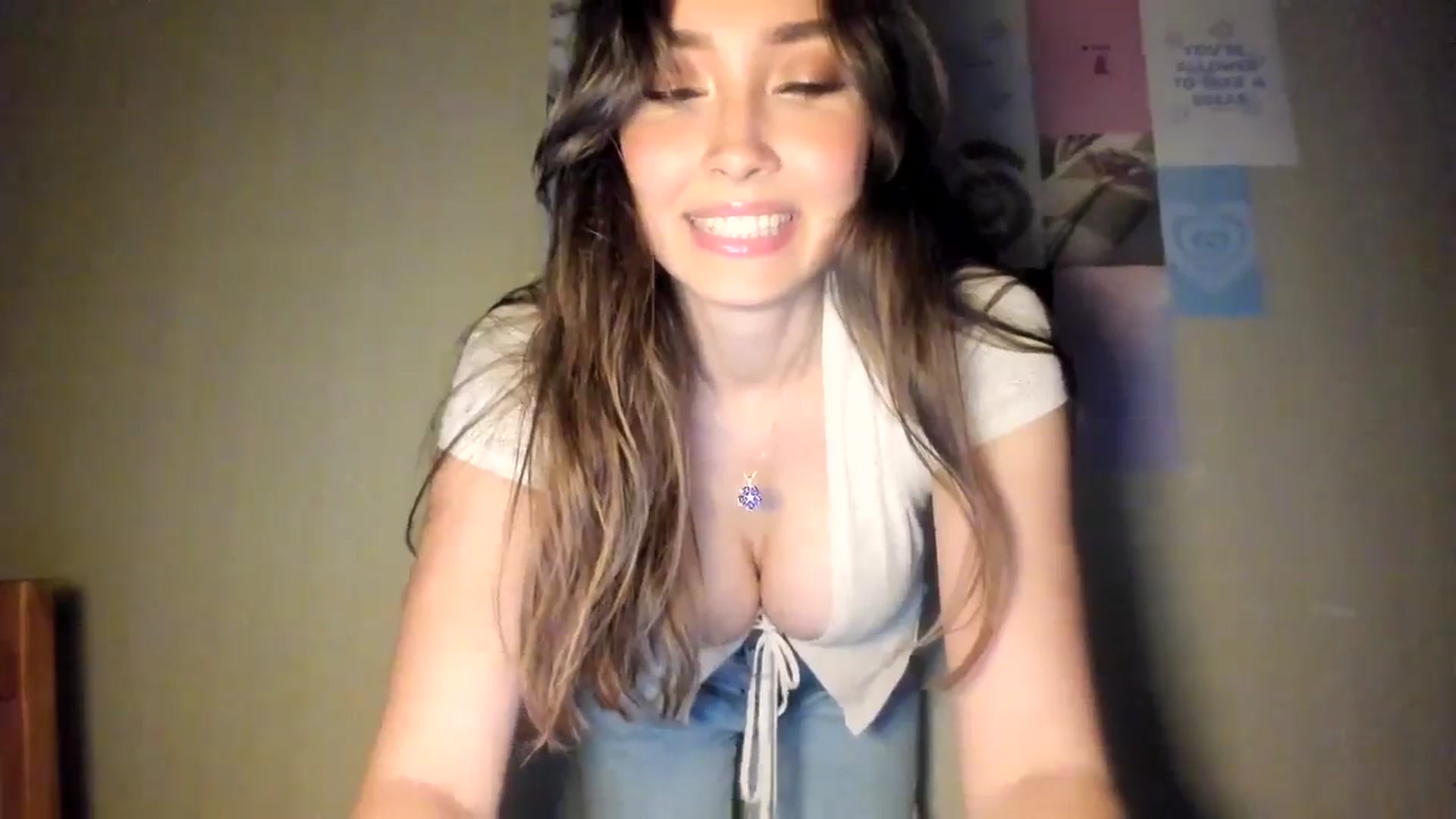 Gallery image thumbnail from LuckyHoneyyy's myfreecams stream on, 09/26/2024, 24:25 image 3 of 20