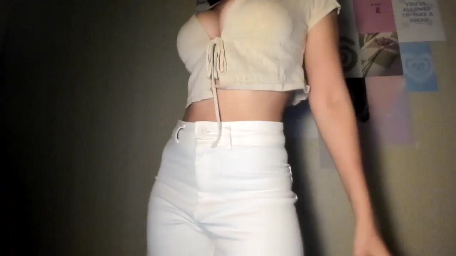 Gallery image thumbnail from LuckyHoneyyy's myfreecams stream on, 10/19/2024, 02:50 image 1 of 20