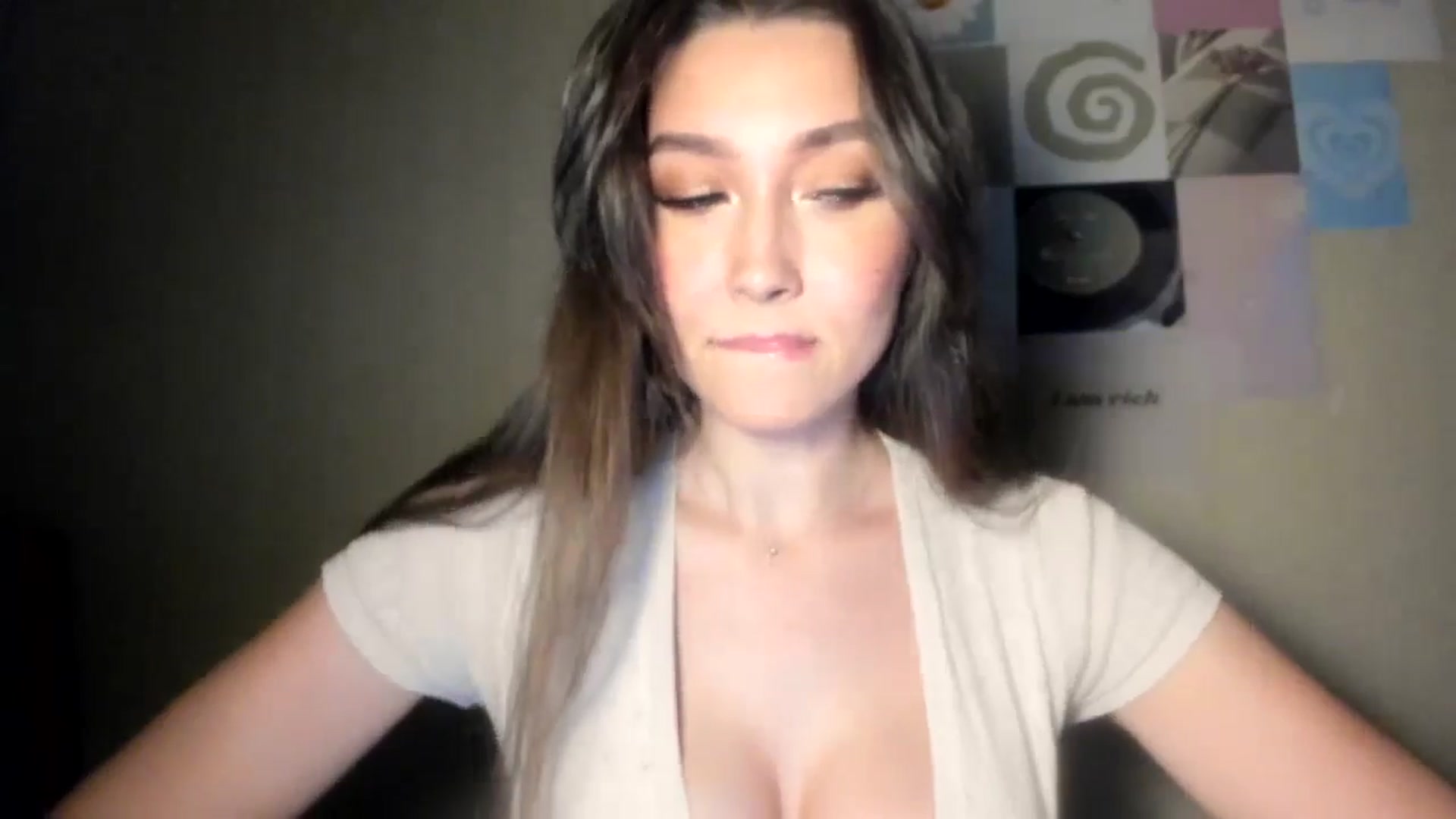 Gallery image thumbnail from LuckyHoneyyy's myfreecams stream on, 10/19/2024, 02:50 image 3 of 20