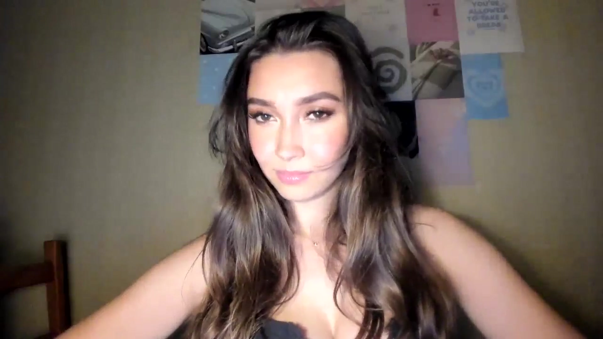 Gallery image thumbnail from LuckyHoneyyy's myfreecams stream on, 10/22/2024, 22:35 image 13 of 20