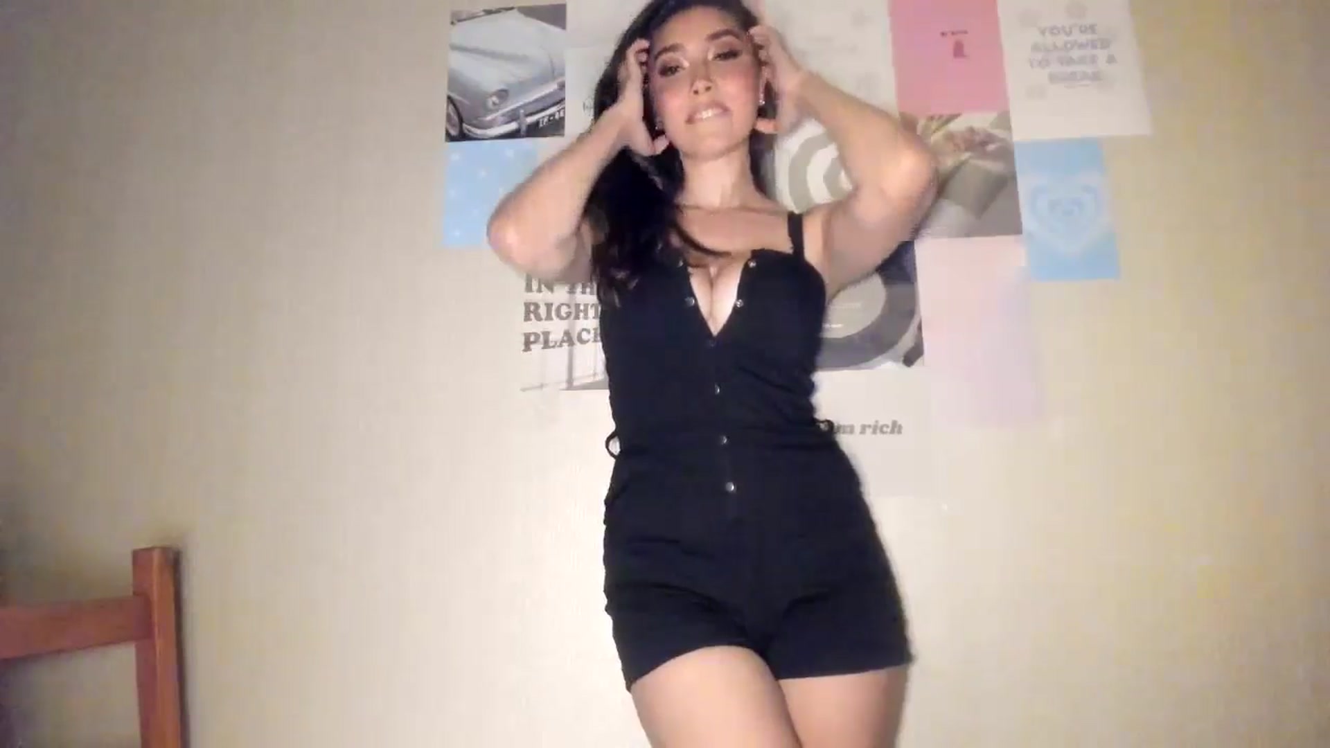 Gallery image thumbnail from LuckyHoneyyy's myfreecams stream on, 10/22/2024, 22:35 image 11 of 20
