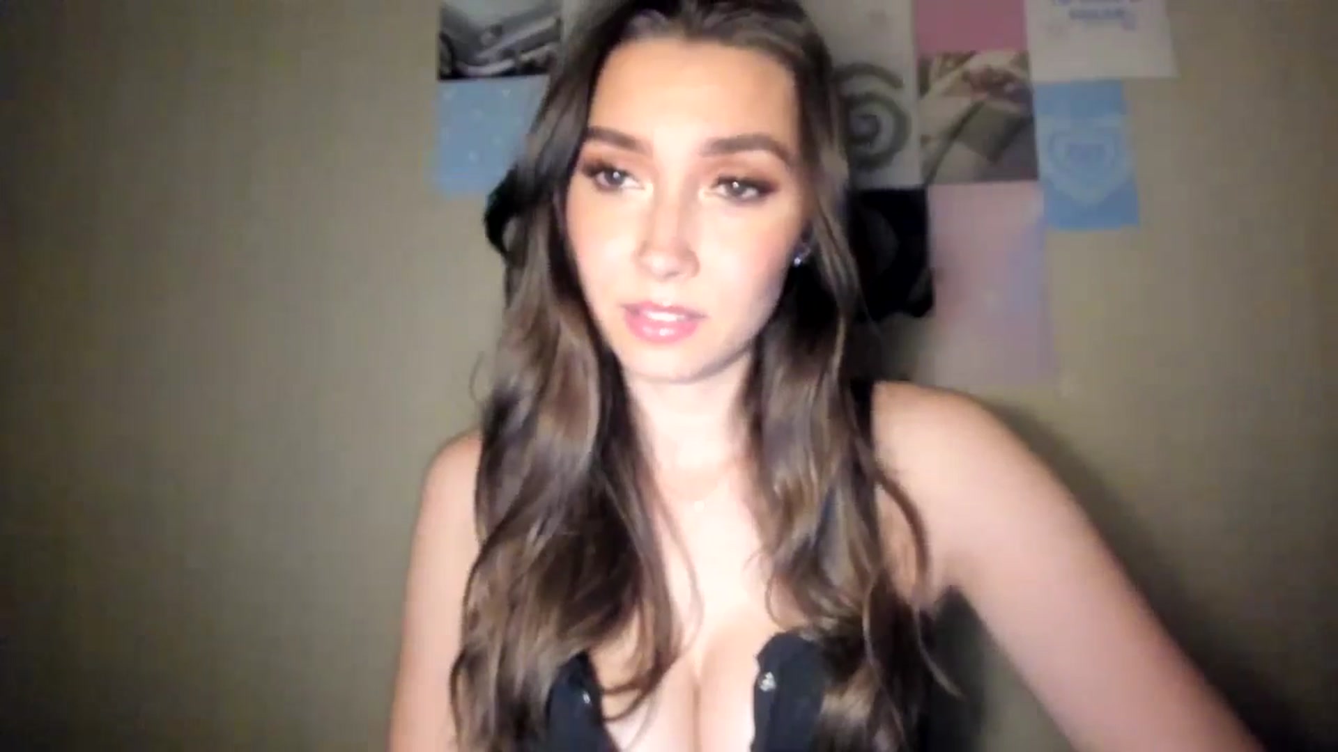 Gallery image thumbnail from LuckyHoneyyy's myfreecams stream on, 10/22/2024, 23:36 image 9 of 20