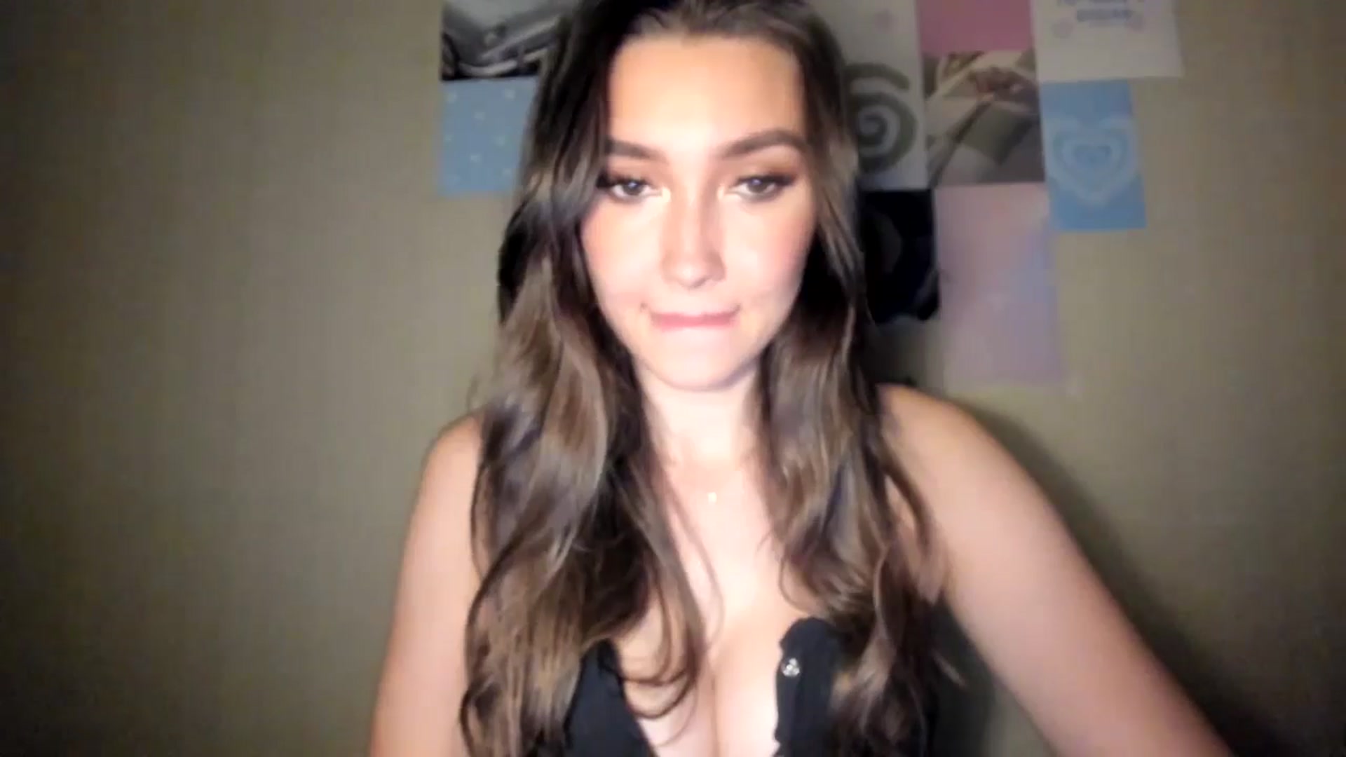 Gallery image thumbnail from LuckyHoneyyy's myfreecams stream on, 10/22/2024, 23:36 image 10 of 20