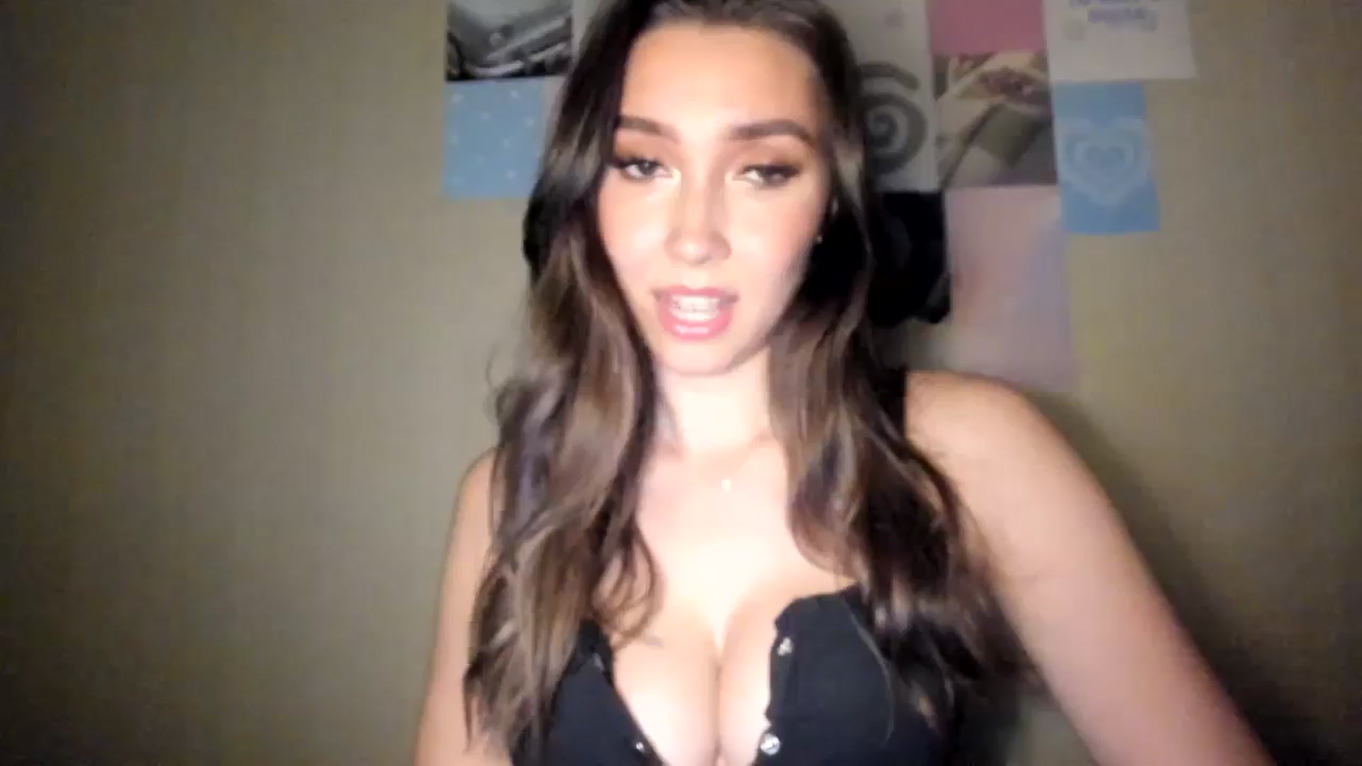 Gallery image thumbnail from LuckyHoneyyy's myfreecams stream on, 10/22/2024, 23:36 image 11 of 20