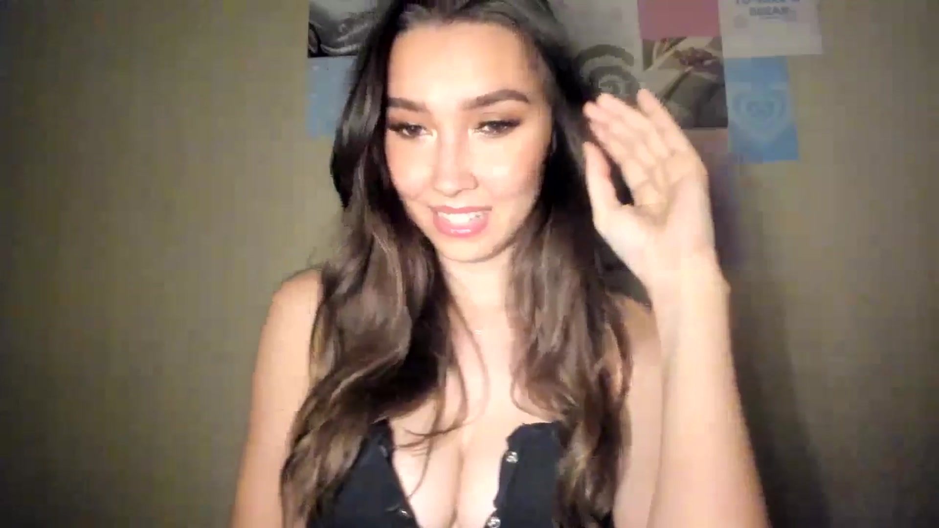 Gallery image thumbnail from LuckyHoneyyy's myfreecams stream on, 10/22/2024, 23:36 image 7 of 20