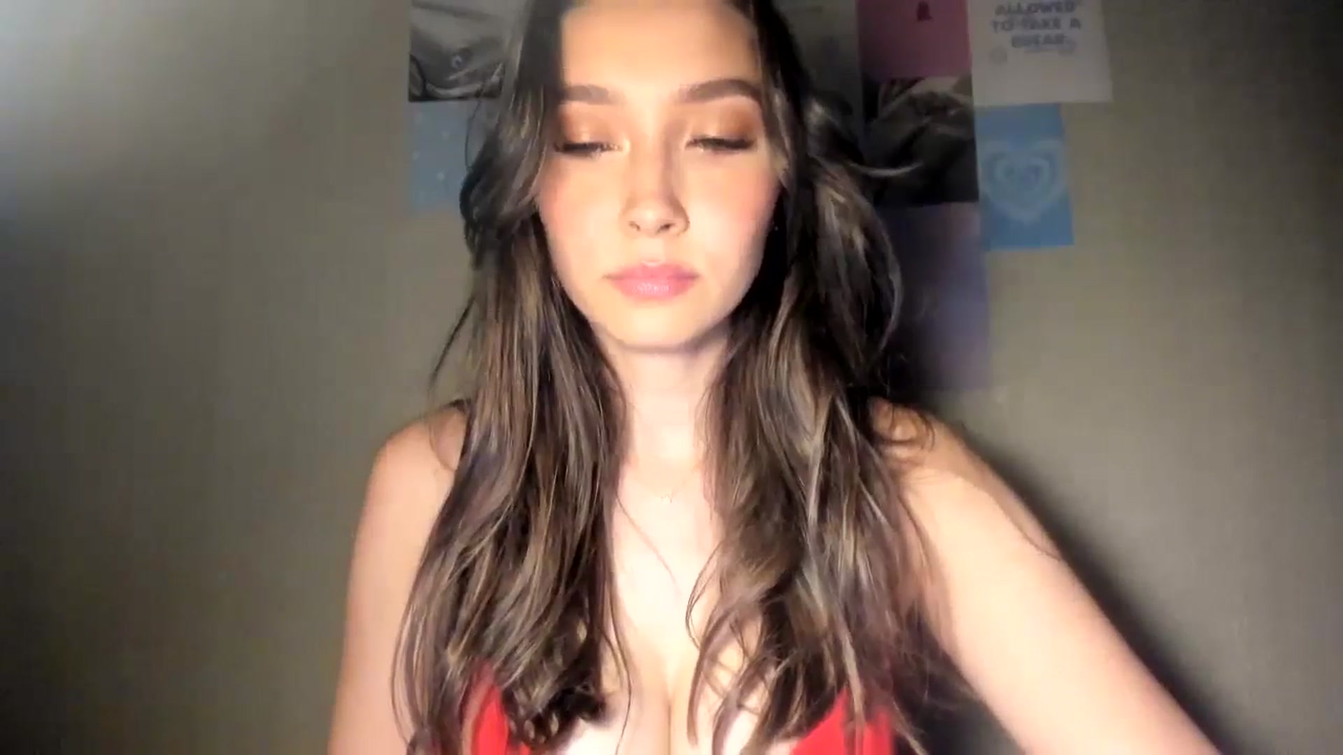 Gallery image thumbnail from LuckyHoneyyy's myfreecams stream on, 10/25/2024, 24:02 image 7 of 20