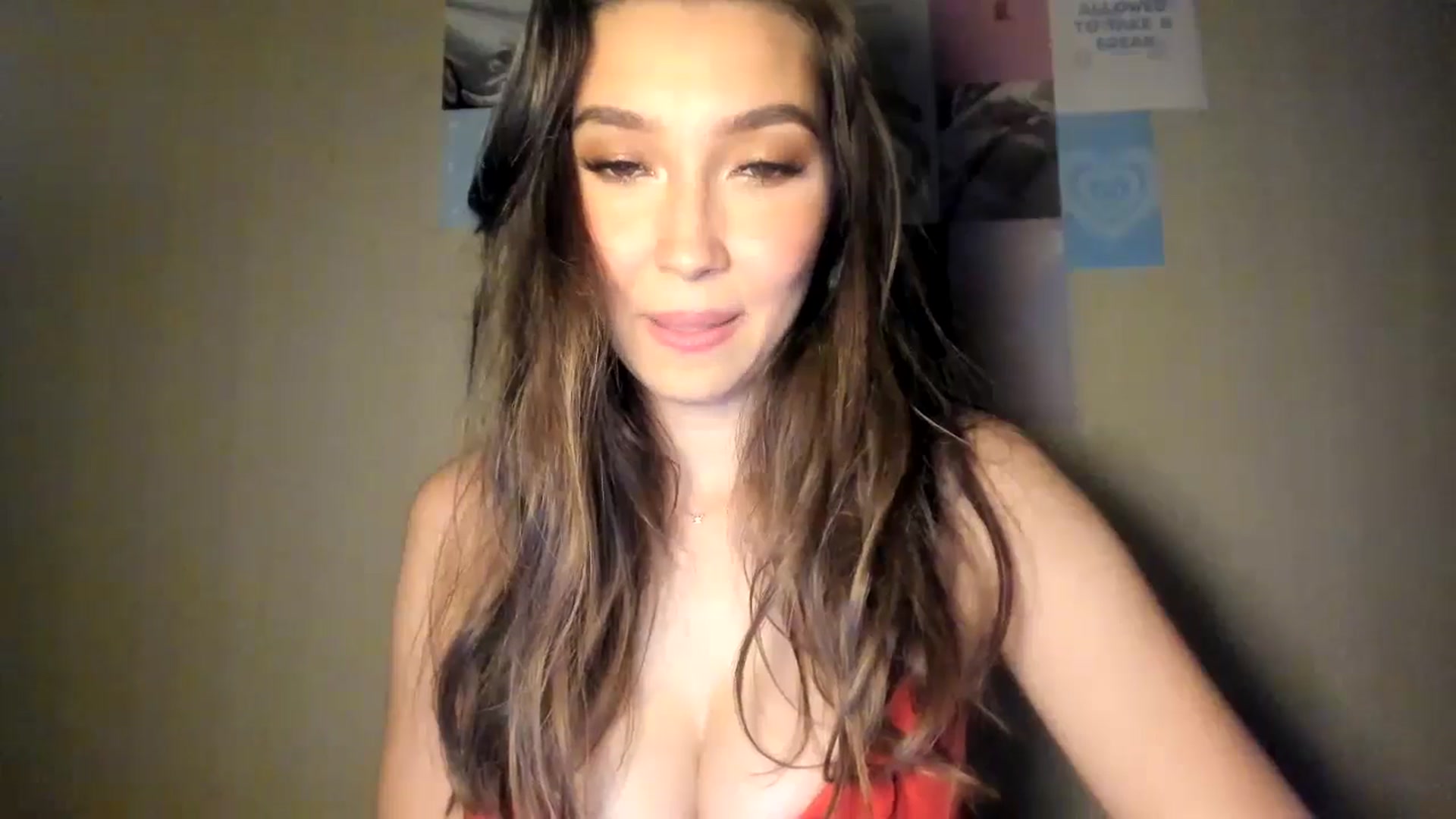 Gallery image thumbnail from LuckyHoneyyy's myfreecams stream on, 10/25/2024, 24:02 image 10 of 20