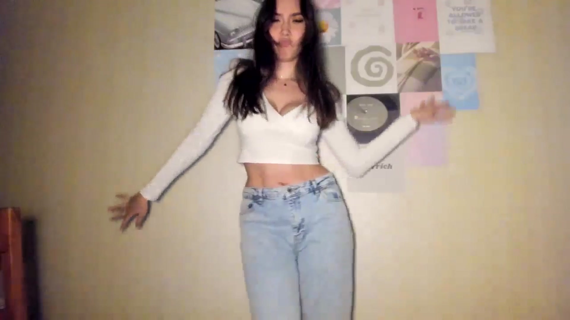 Gallery image thumbnail from LuckyHoneyyy's myfreecams stream on, 11/01/2024, 02:49 image 4 of 20