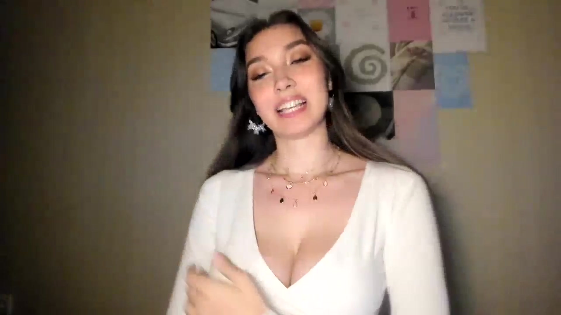 Gallery image thumbnail from LuckyHoneyyy's myfreecams stream on, 11/01/2024, 02:49 image 7 of 20