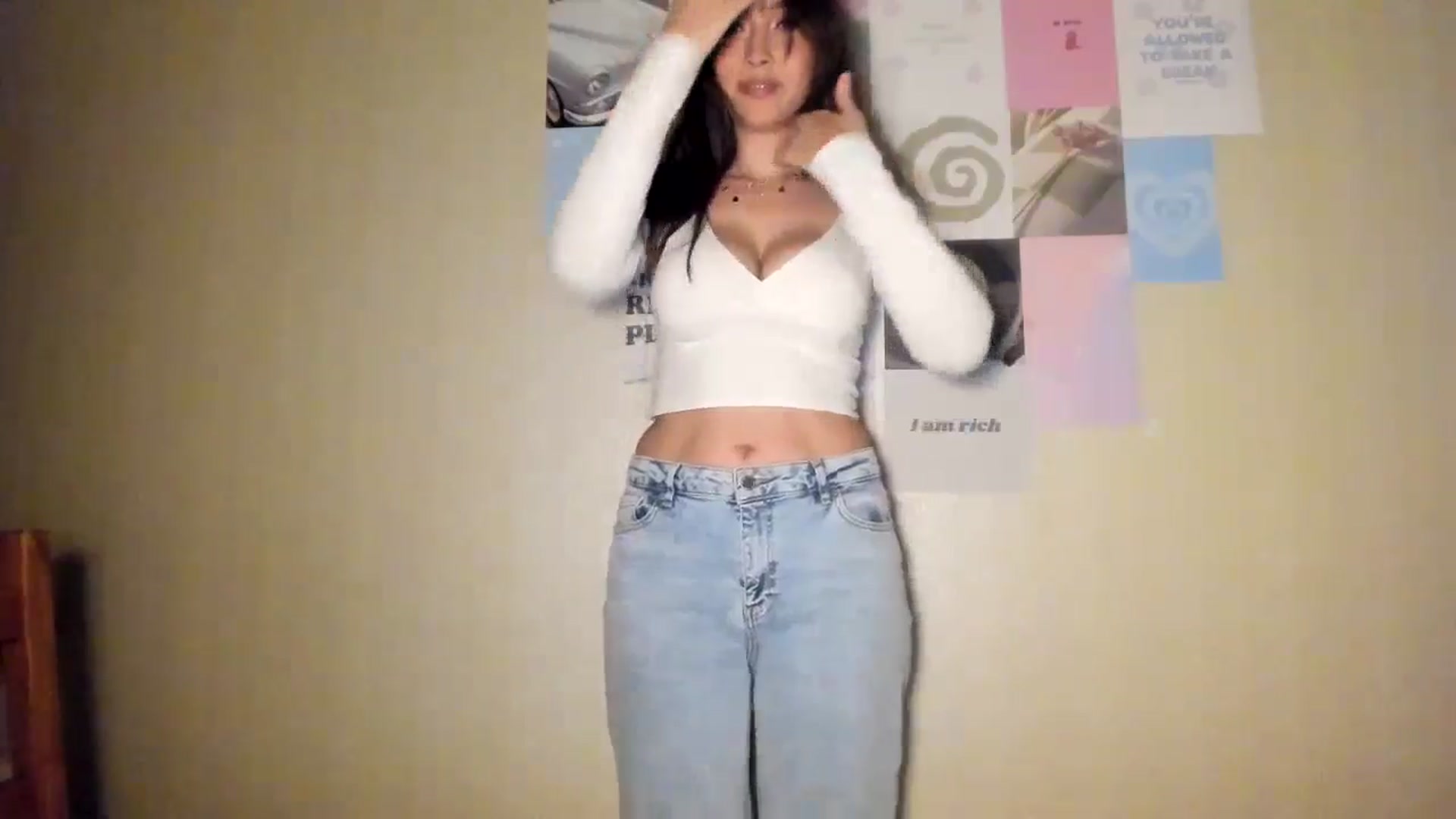 Gallery image thumbnail from LuckyHoneyyy's myfreecams stream on, 11/01/2024, 02:49 image 13 of 20