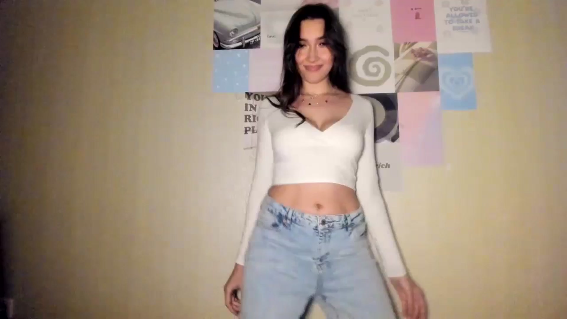 Gallery image thumbnail from LuckyHoneyyy's myfreecams stream on, 11/01/2024, 02:49 image 8 of 20