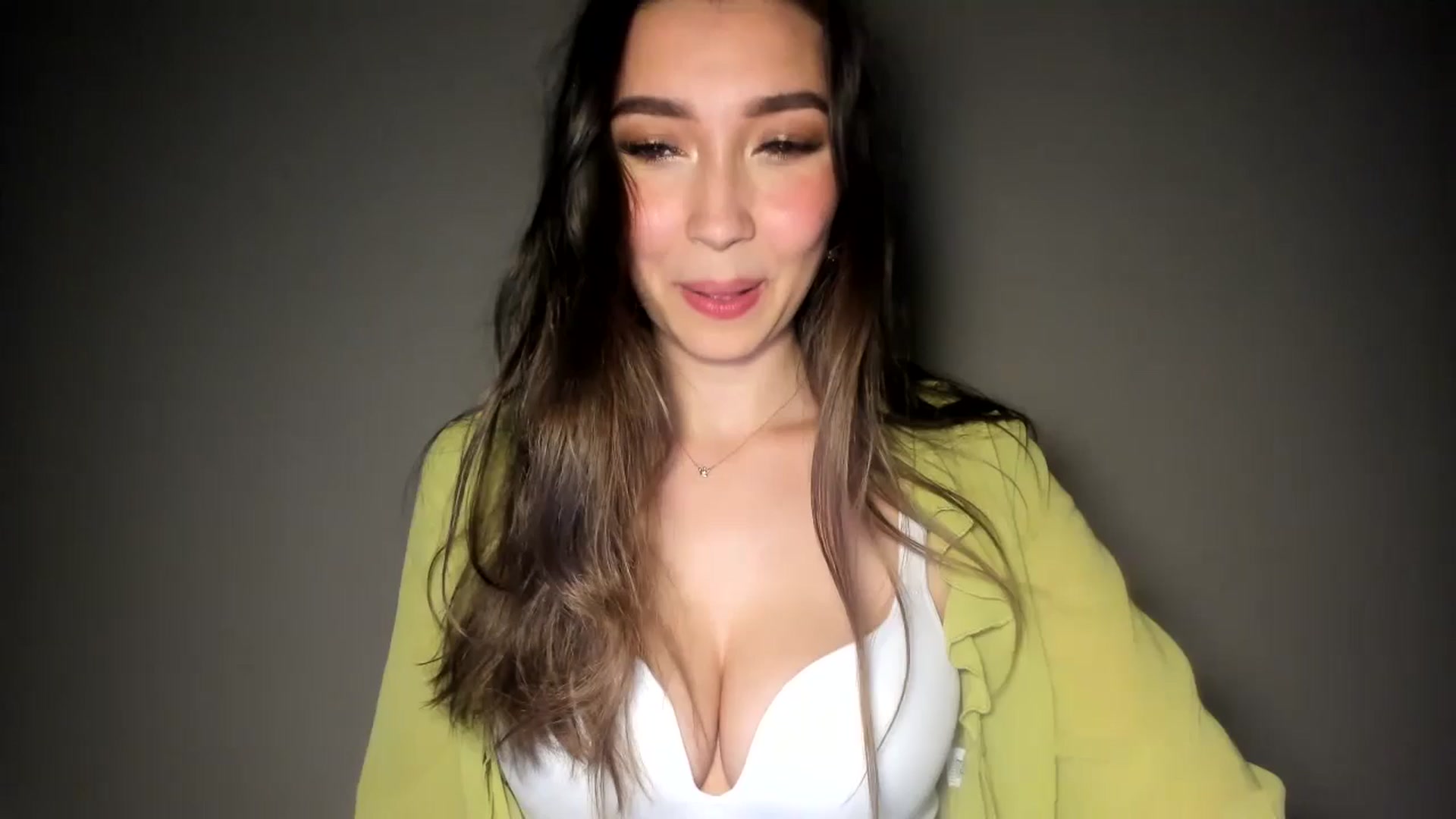 Gallery image thumbnail from LuckyHoneyyy's myfreecams stream on, 11/07/2024, 23:34 image 18 of 20