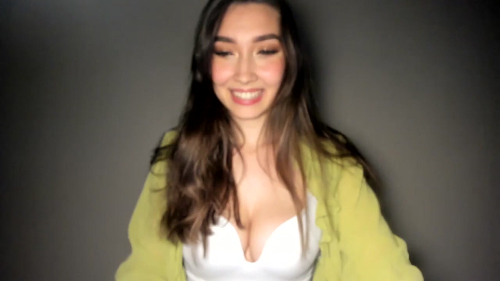 Gallery image thumbnail from LuckyHoneyyy's myfreecams stream on, 11/07/2024, 23:34 image 4 of 20
