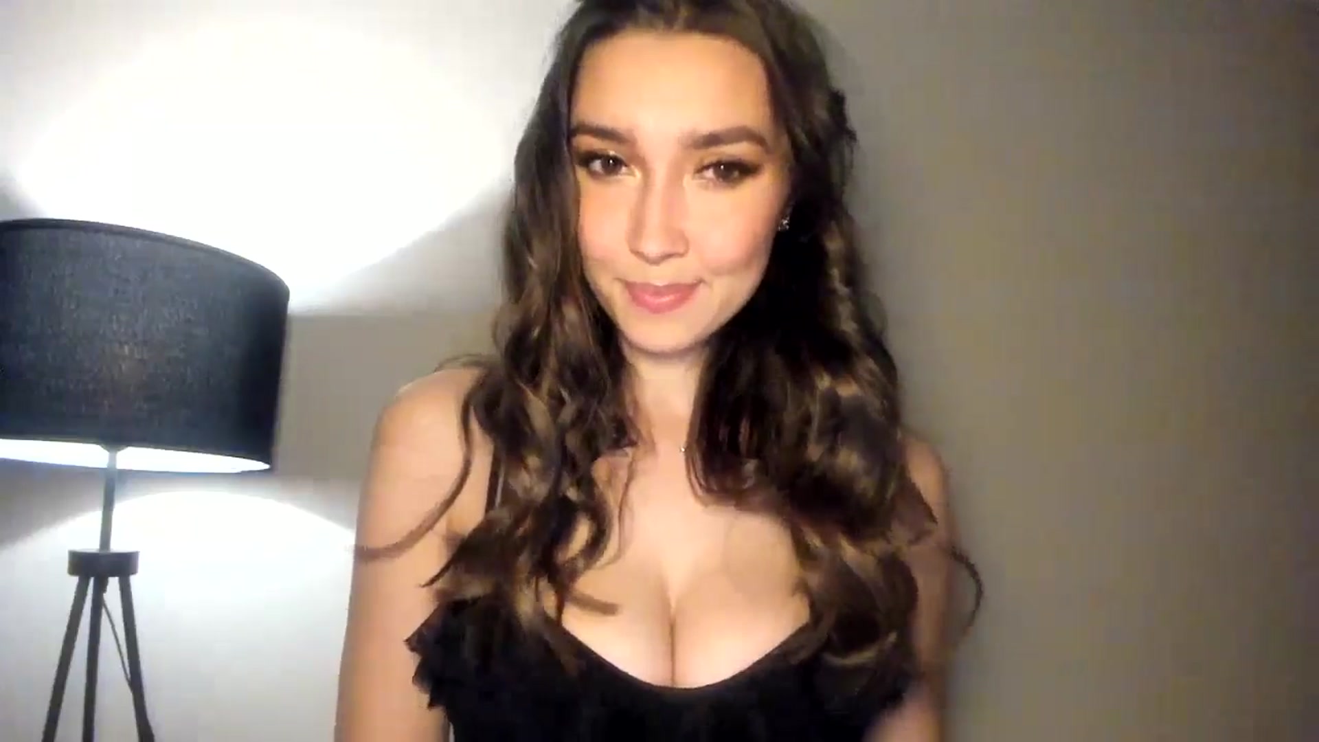 Gallery image thumbnail from LuckyHoneyyy's myfreecams stream on, 11/11/2024, 21:29 image 8 of 20
