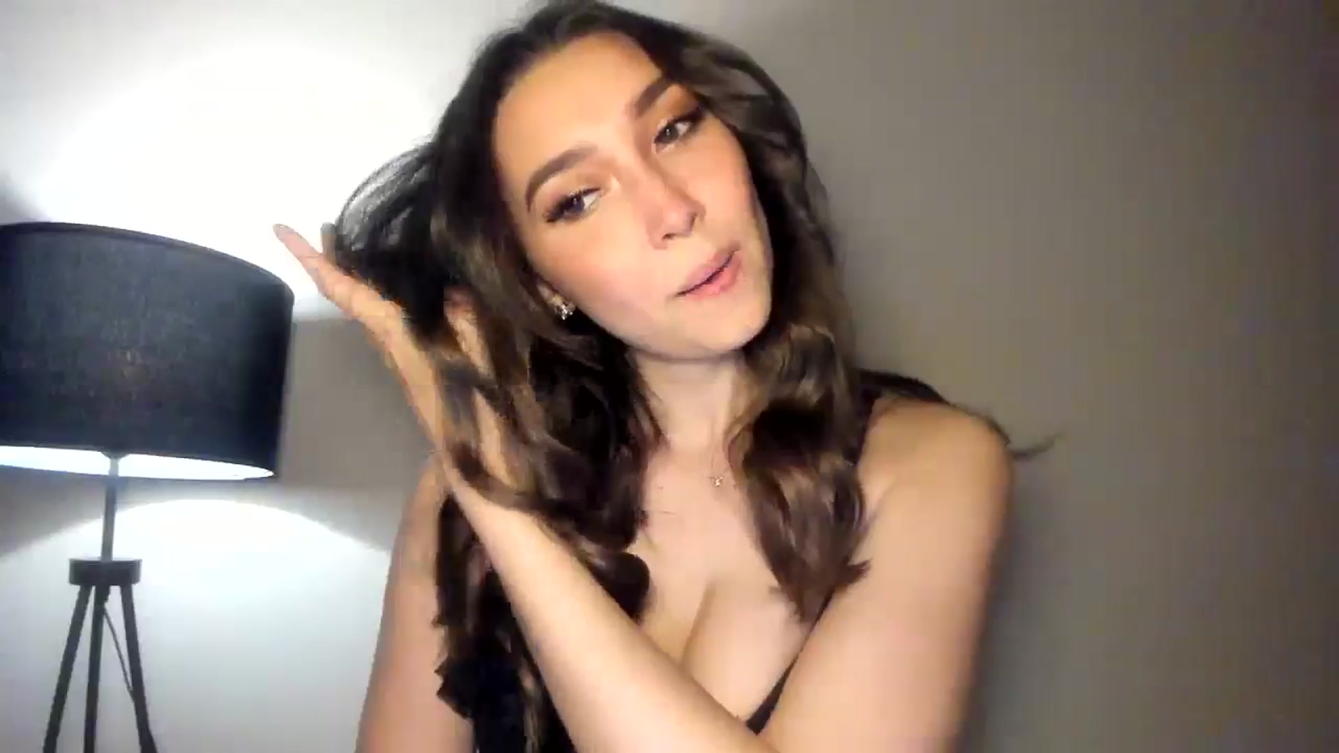 Gallery image thumbnail from LuckyHoneyyy's myfreecams stream on, 11/11/2024, 21:29 image 19 of 20